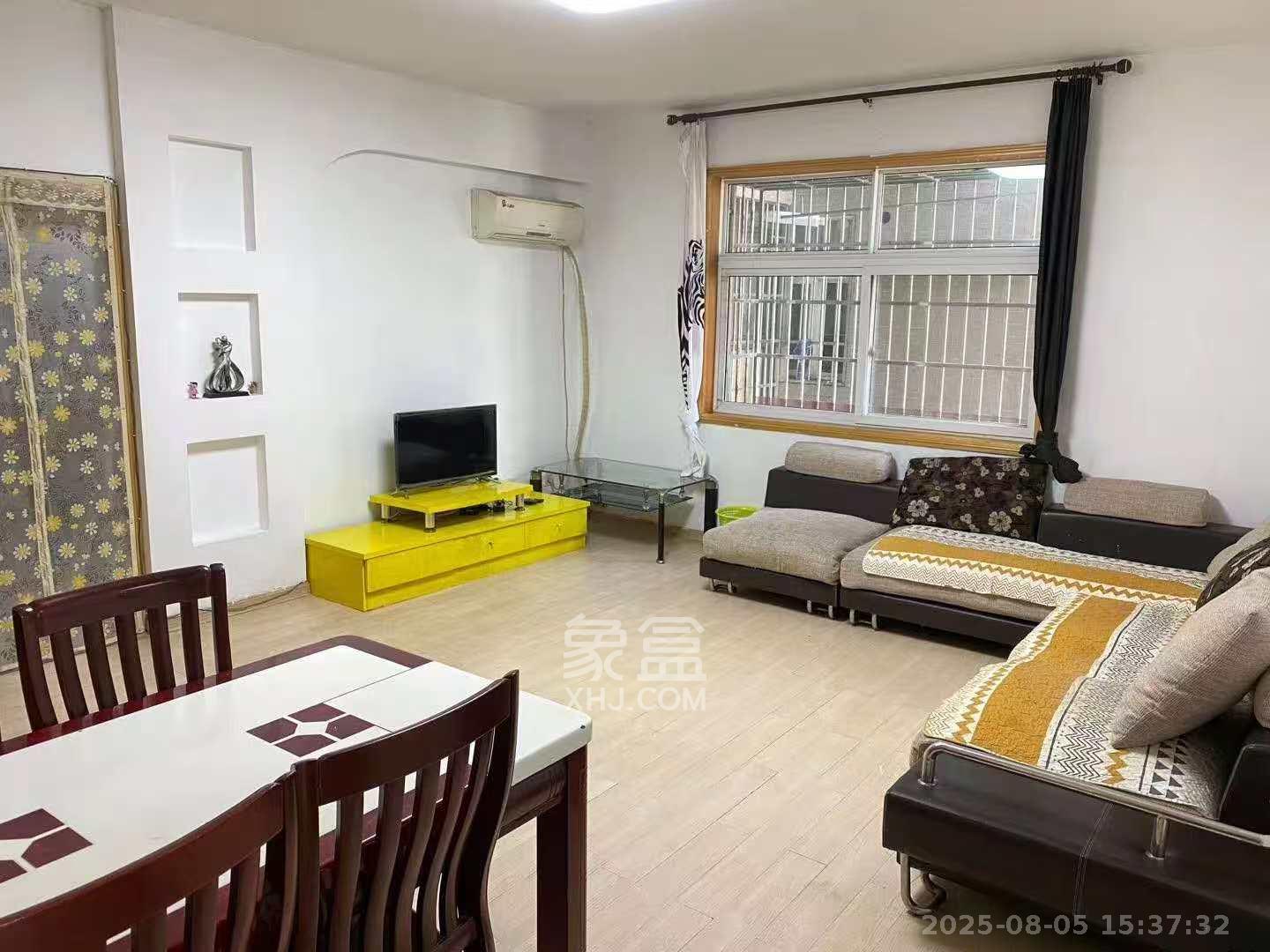 活力康城  1室2厅1卫   2200.00元/月
