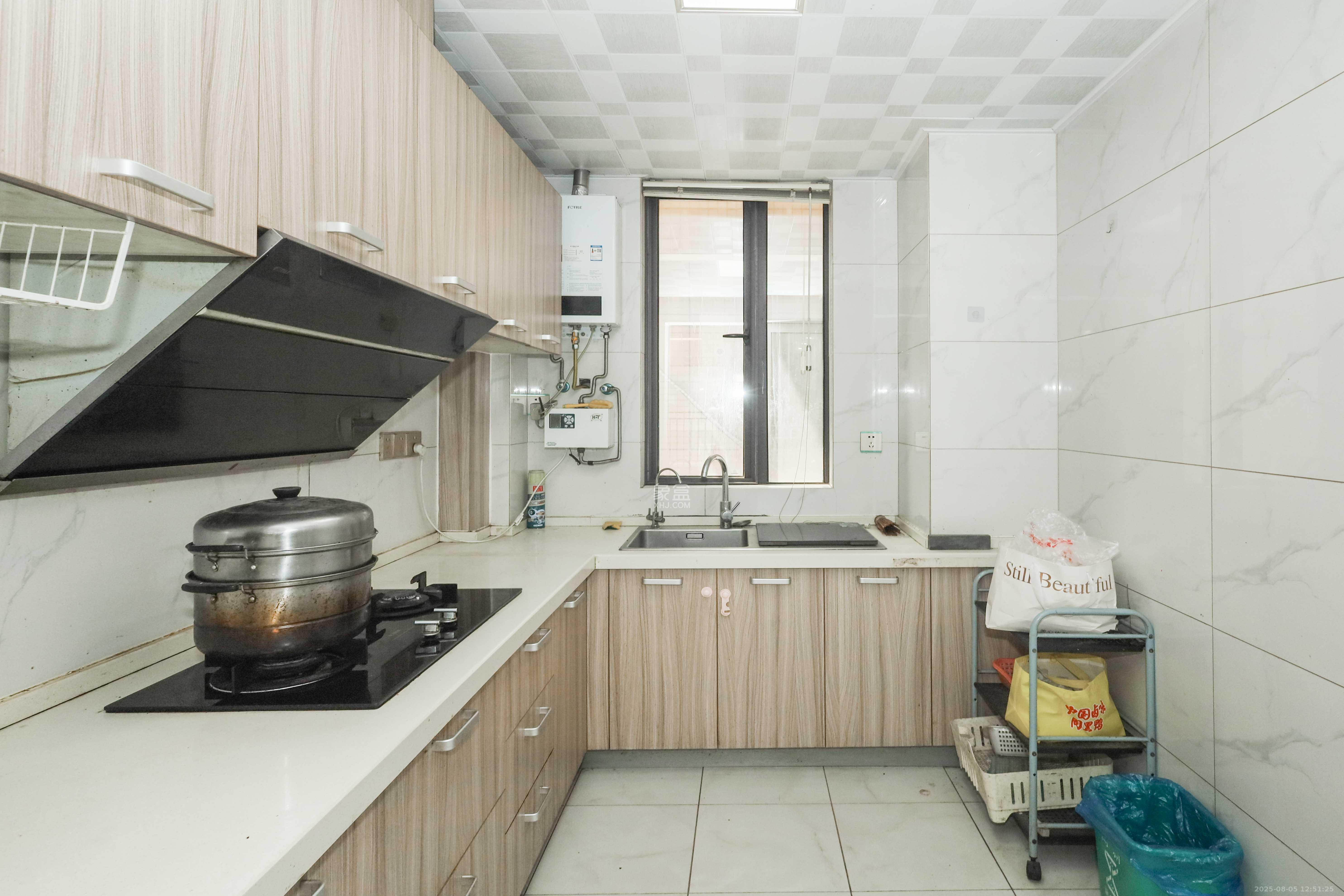 麓谷星辰  4室2厅2卫    112.0万厨房