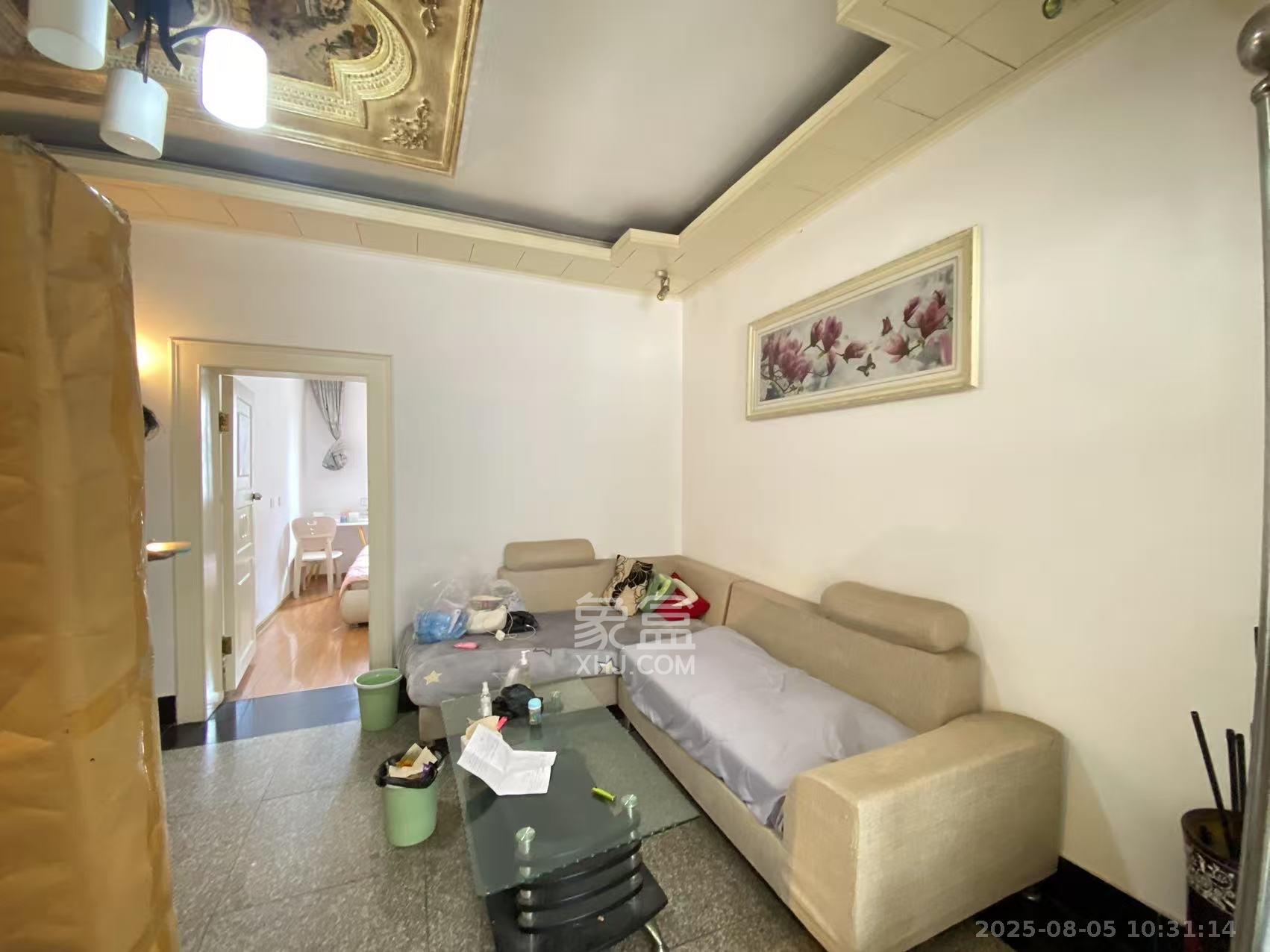 中建五局信和苑四区  1室2厅1卫    1100.0元/月 中建五局信和苑四区  1室2厅1卫    1100.0元/月室内图1