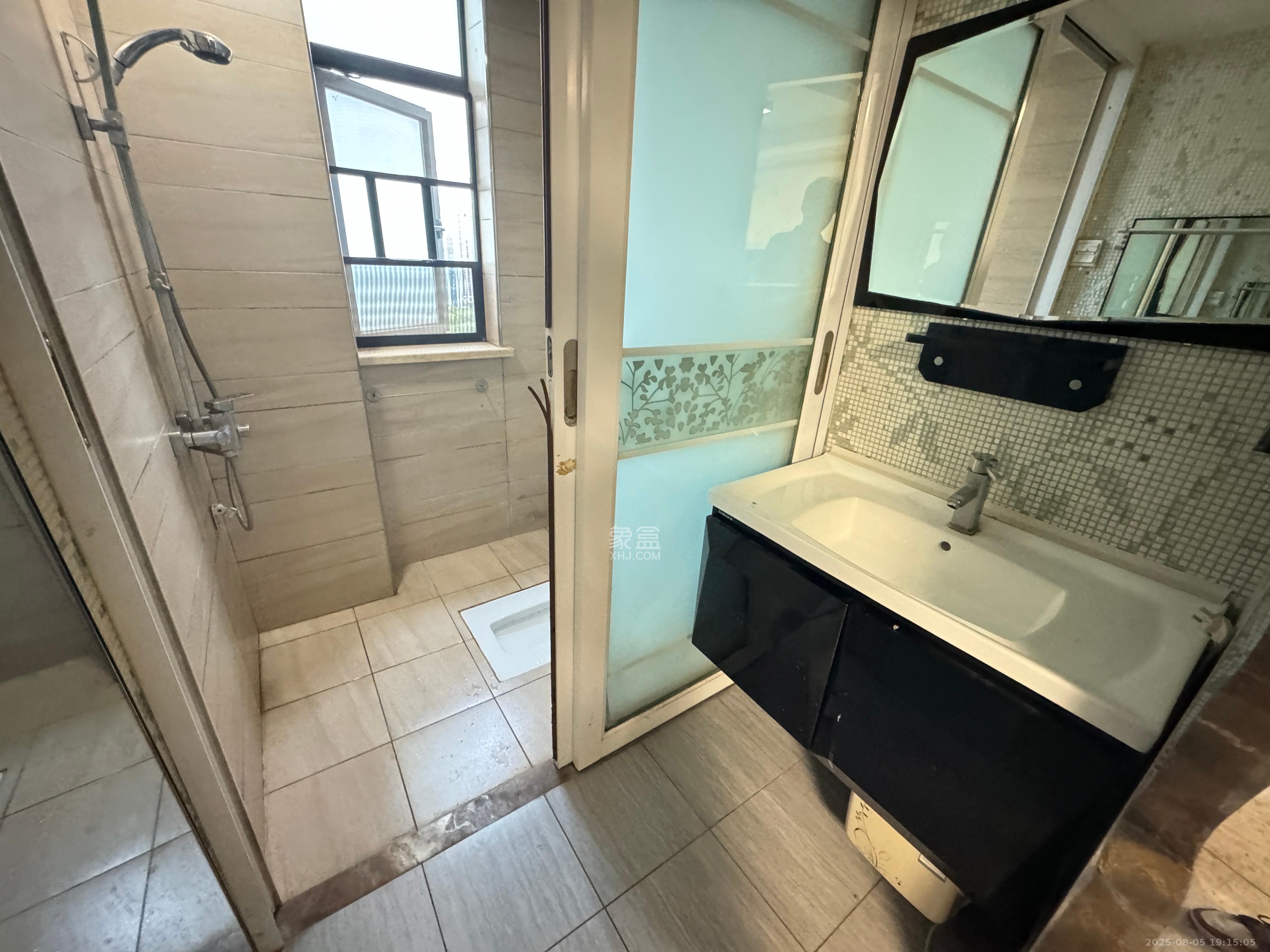 都市兰亭 1室2厅1卫 2300.0元/月 都市兰亭 1室2厅1卫 2300.0元/月室内图