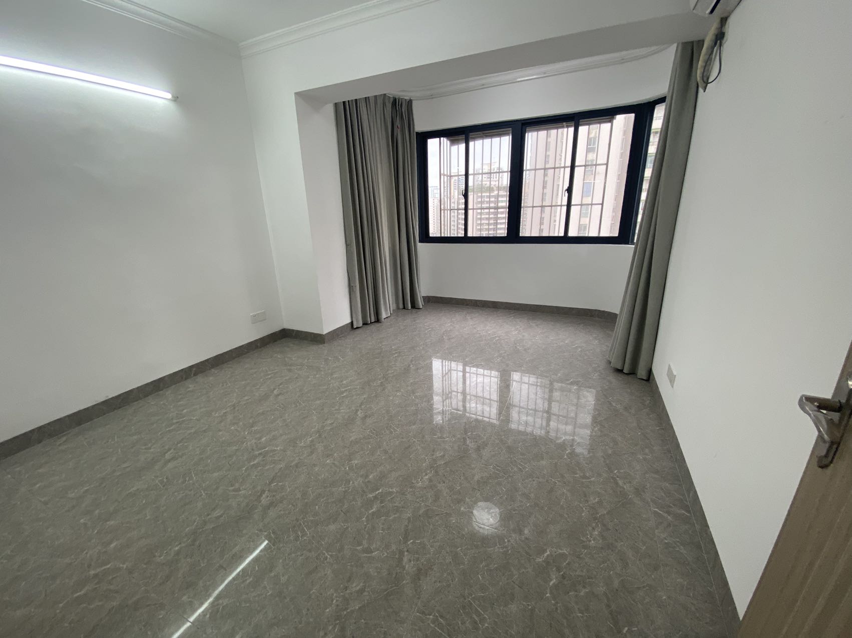 中房高级公寓 4室2厅1卫 4500.0元/月 中房高级公寓 4室2厅1卫 4500.0元/月室内图