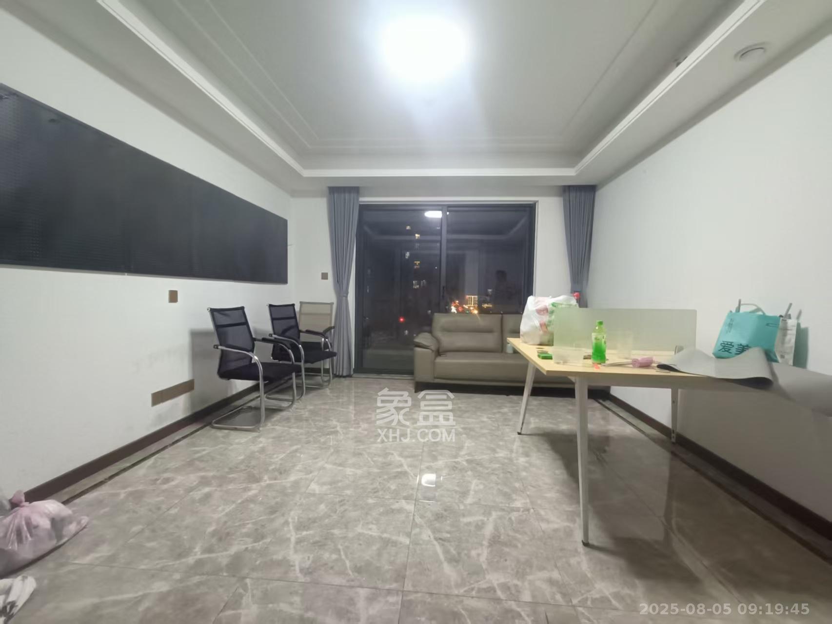 绿地长沙城际空间站(柏仕佳苑)  4室2厅2卫    3600.0元/月 绿地长沙城际空间站(柏仕佳苑)  4室2厅2卫    3600.0元/月室内图