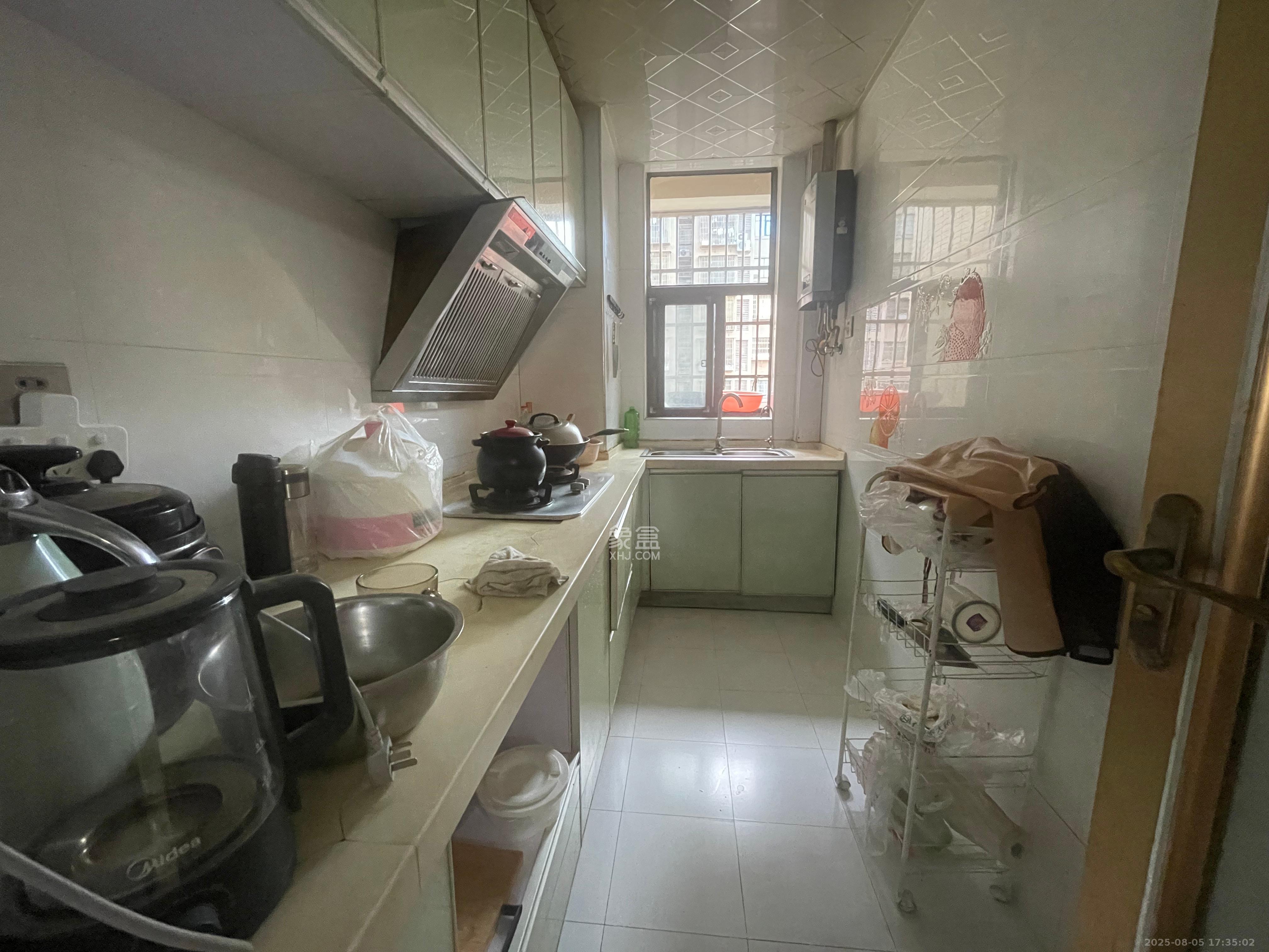 四季星城  3室2厅2卫    1800.0元/月室内图