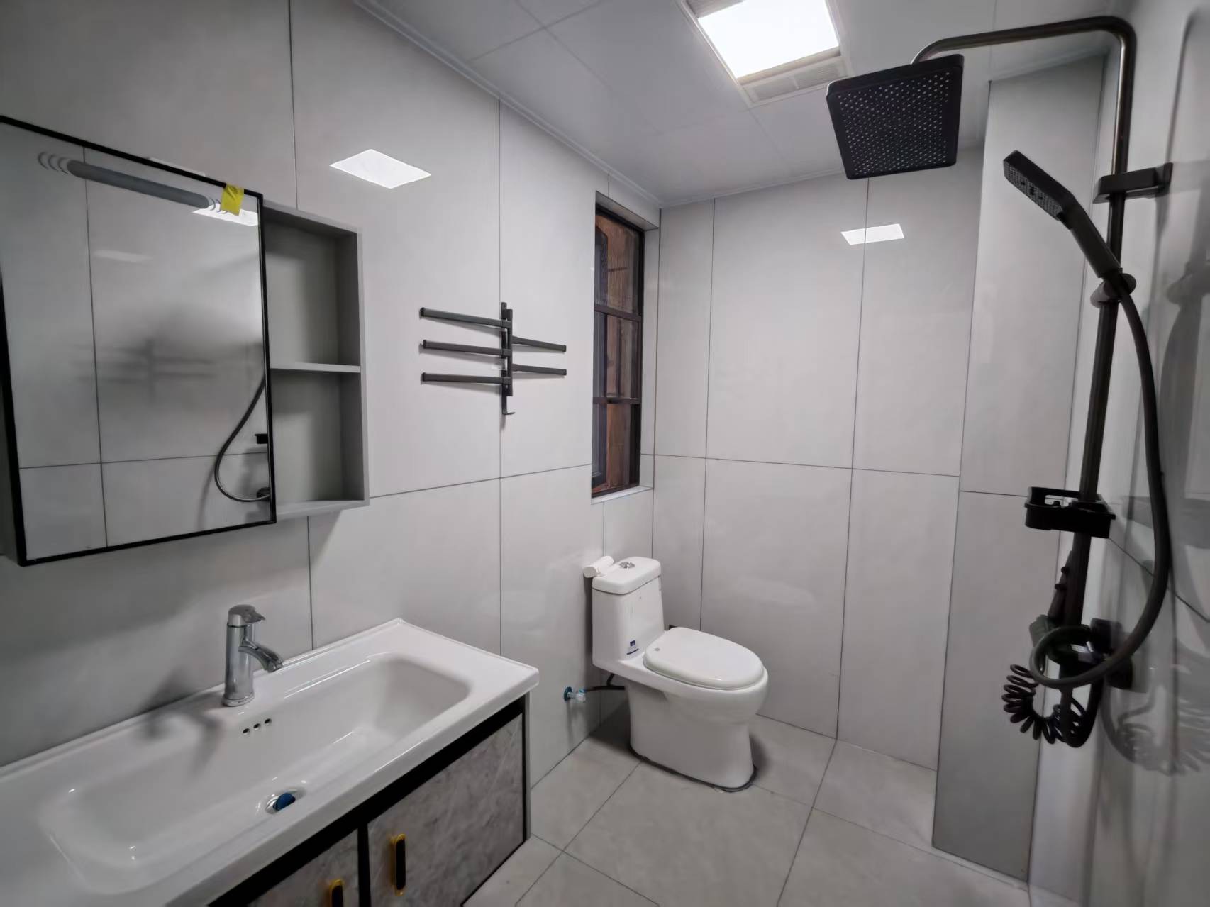 保利香槟国际  3室2厅2卫    2480.0元/月室内图