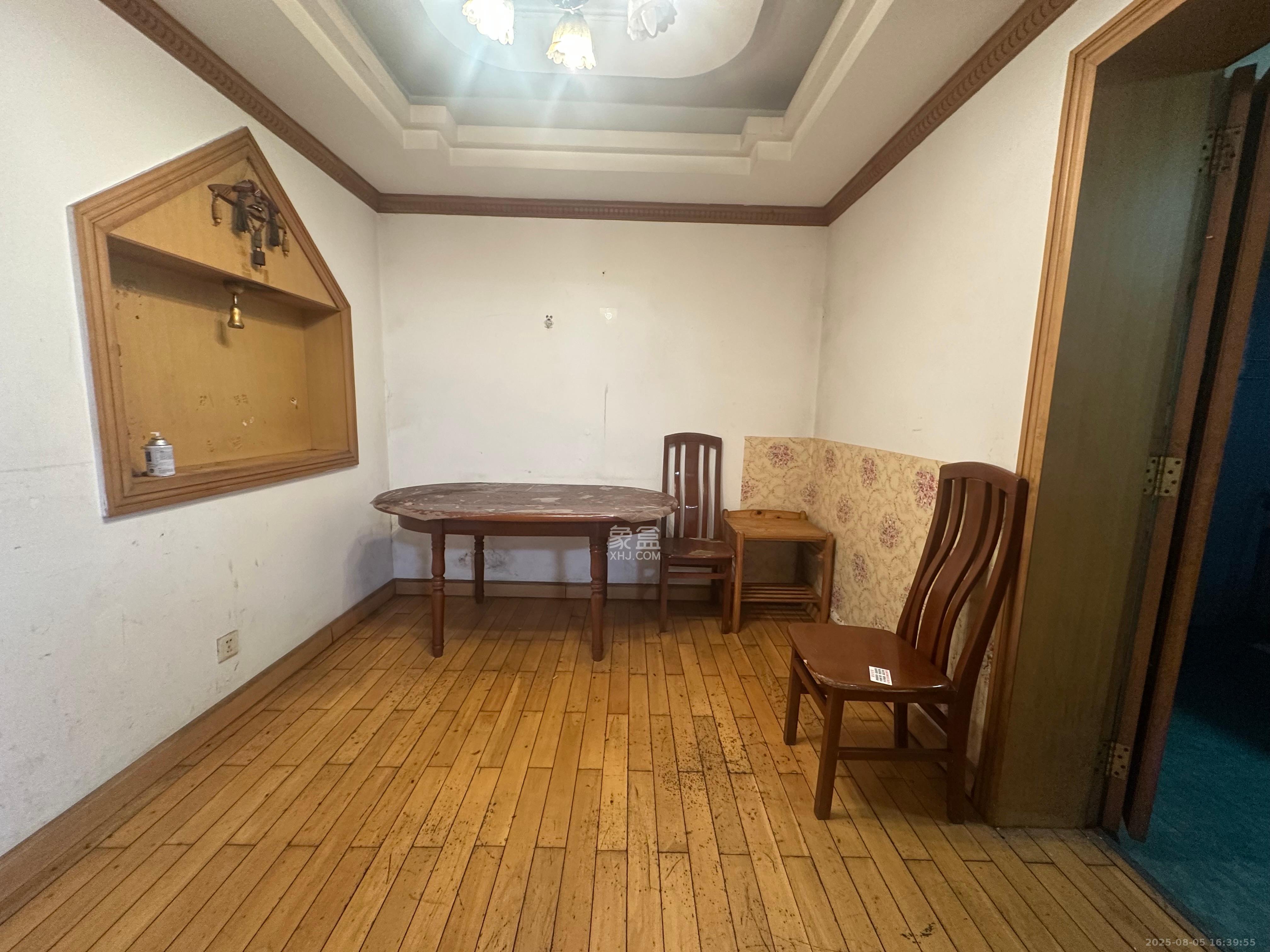 安泰新村  3室1厅2卫   2000.00元/月室内图