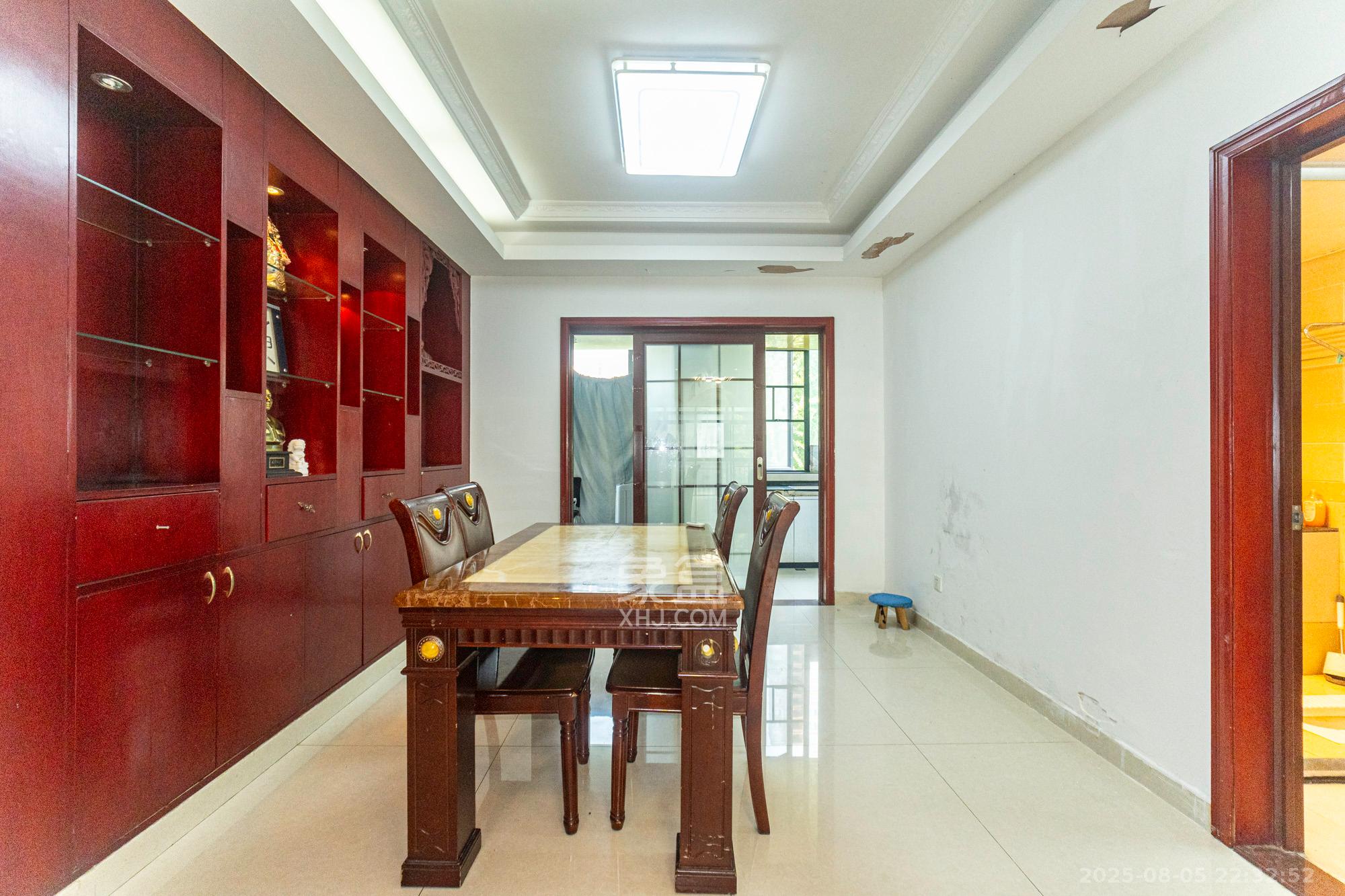 美林水郡  3室2厅2卫    106.8万 美林水郡  3室2厅2卫    106.8万客厅