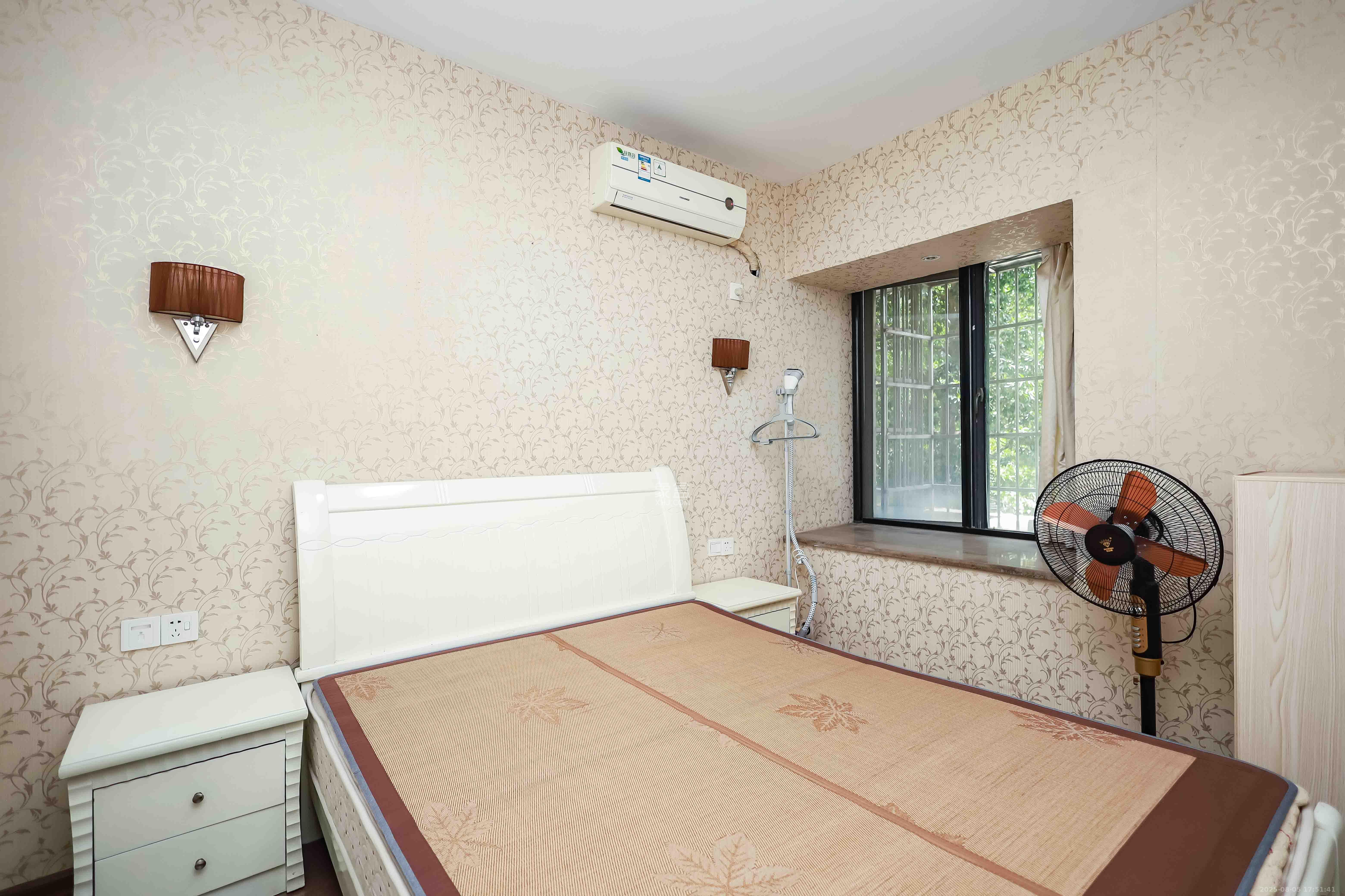 西城龙庭  2室2厅1卫    85.0万 西城龙庭  2室2厅1卫    85.0万卧室