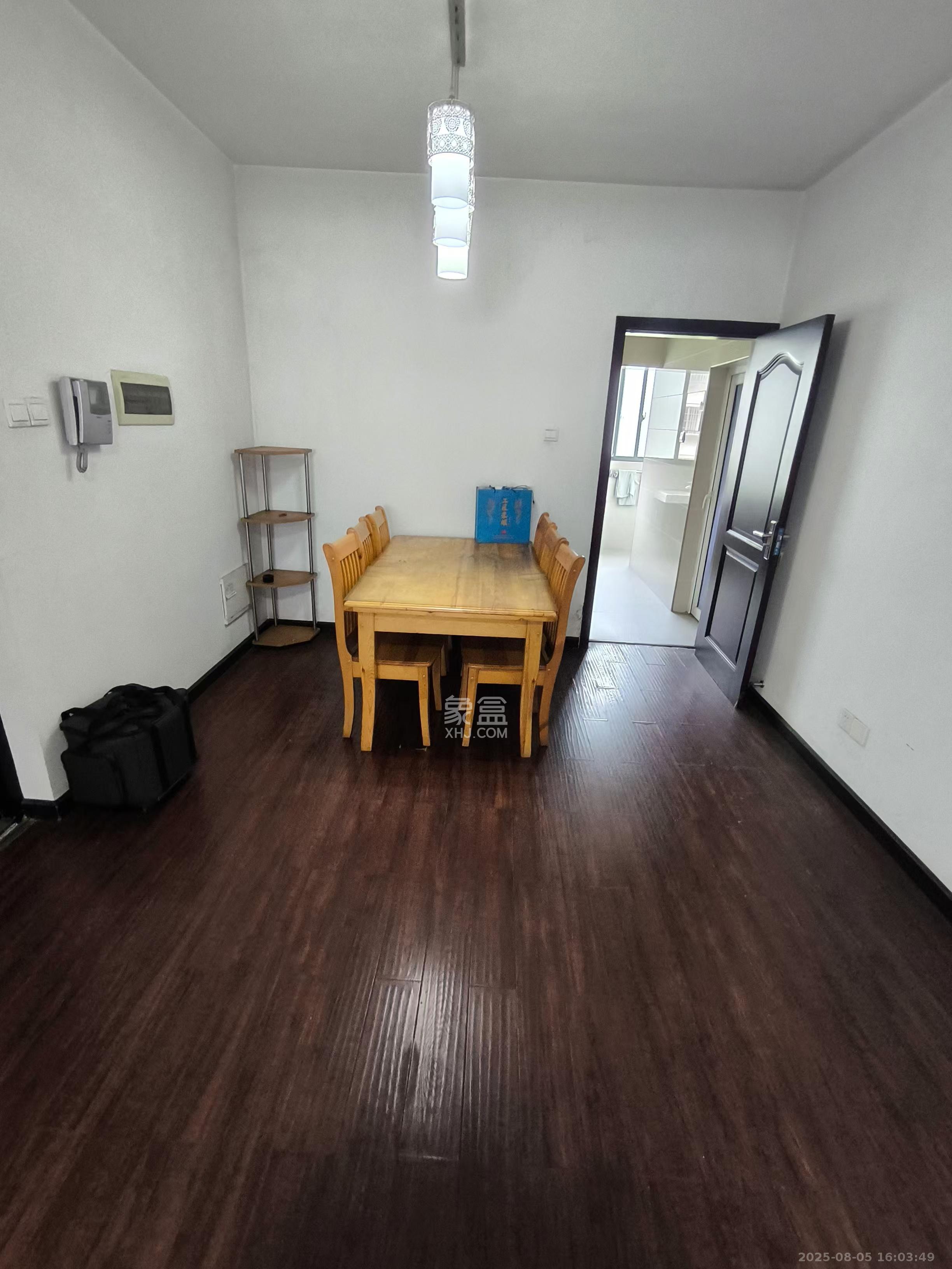 兴泰公寓  4室2厅2卫    2800.0元/月 兴泰公寓  4室2厅2卫    2800.0元/月室内图