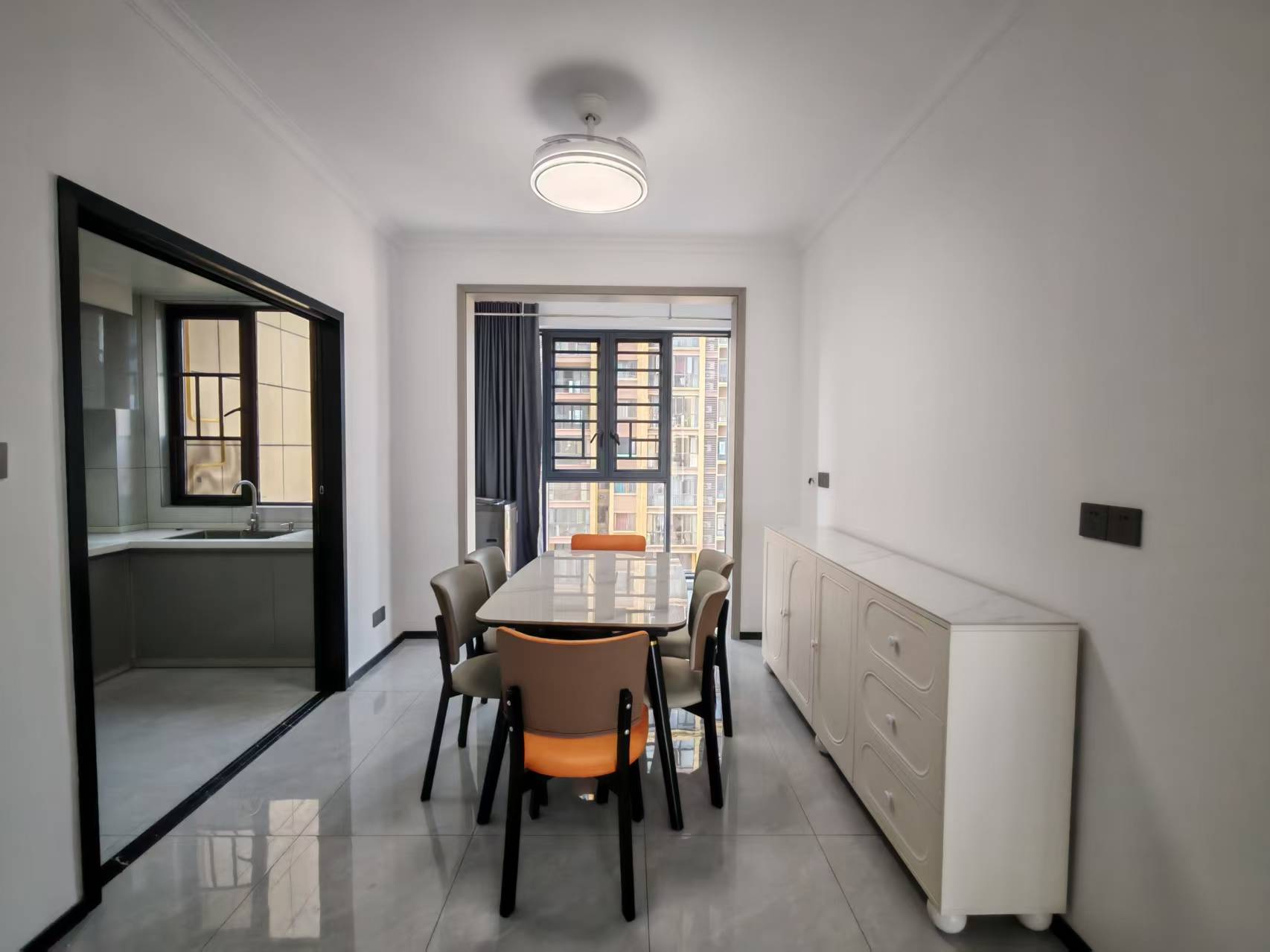 保利香槟国际  3室2厅2卫    2480.0元/月室内图