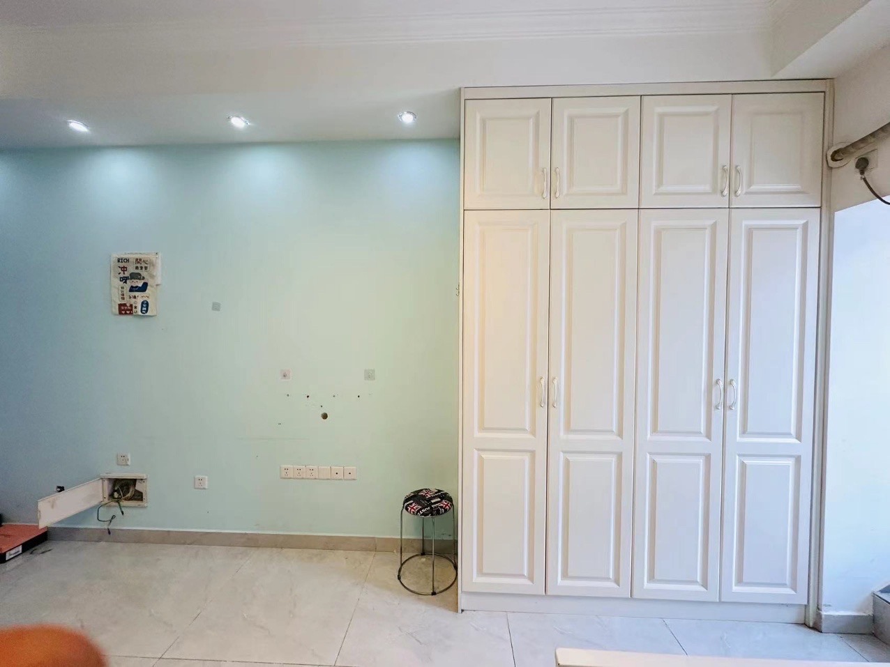 裕天国际商汇中心  1室0厅0卫    1200.0元/月户型图