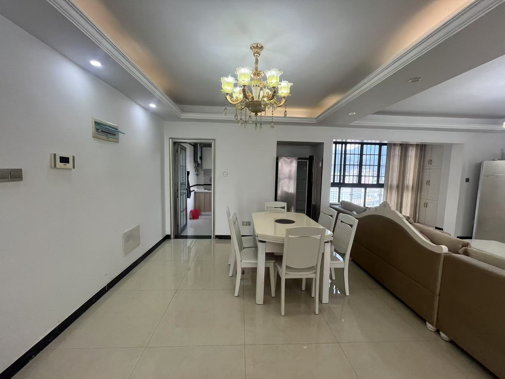 华天城小区 3室2厅2卫 2700.0元/月 华天城小区 3室2厅2卫 2700.0元/月室内图