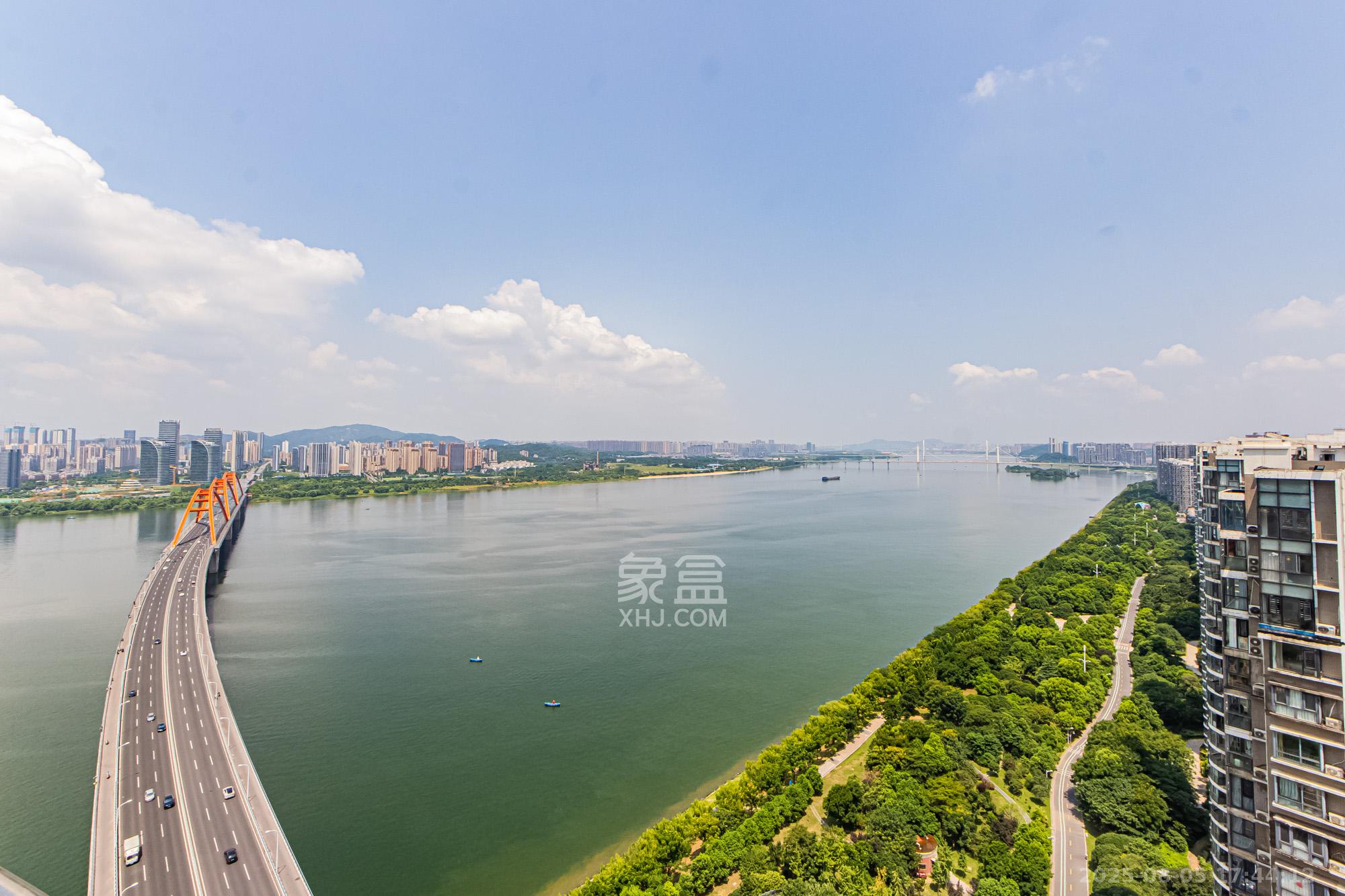 湘江世纪城富湾国际 4室2厅3卫 380.00万 湘江世纪城富湾国际 4室2厅3卫 380.00万其他