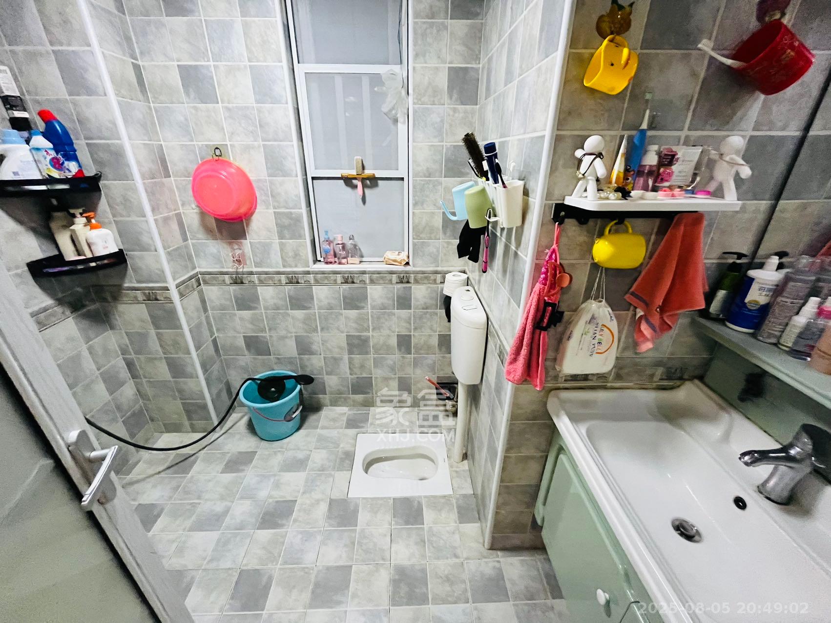 高桥百货皮具城 3室2厅1卫 2300.0元/月 高桥百货皮具城 3室2厅1卫 2300.0元/月室内图