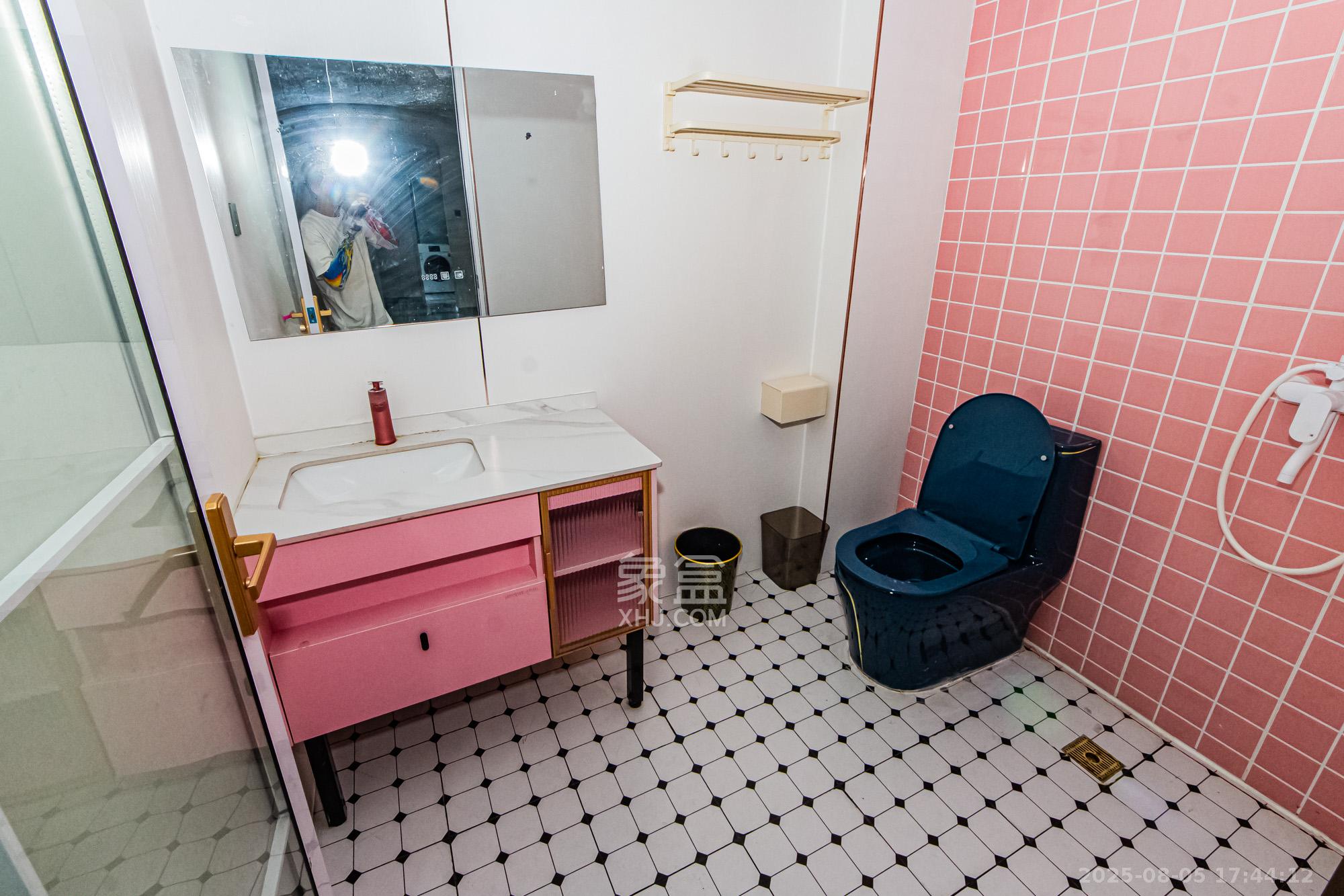 湘江世纪城富湾国际 4室2厅3卫 380.00万 湘江世纪城富湾国际 4室2厅3卫 380.00万卫生间