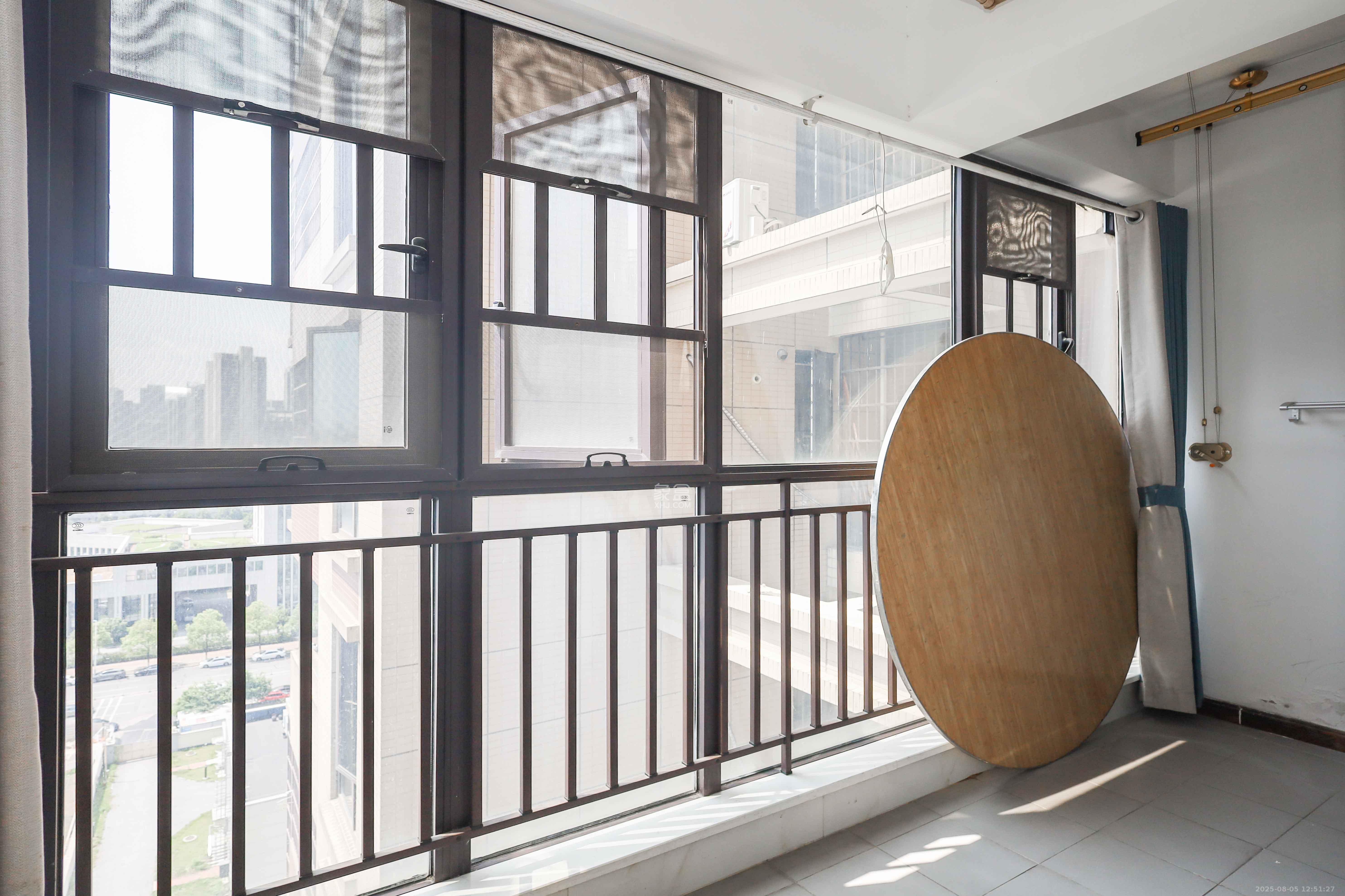 麓谷星辰  4室2厅2卫    112.0万阳台