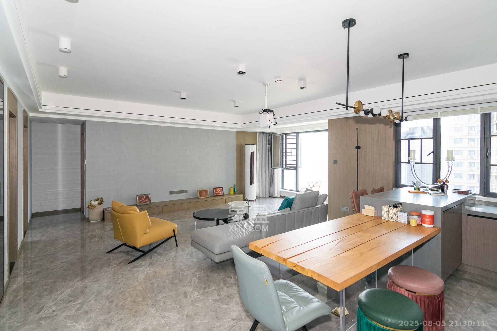 润和长郡(润和紫郡二三期) 4室2厅2卫 149.0万 润和长郡(润和紫郡二三期) 4室2厅2卫 149.0万客厅