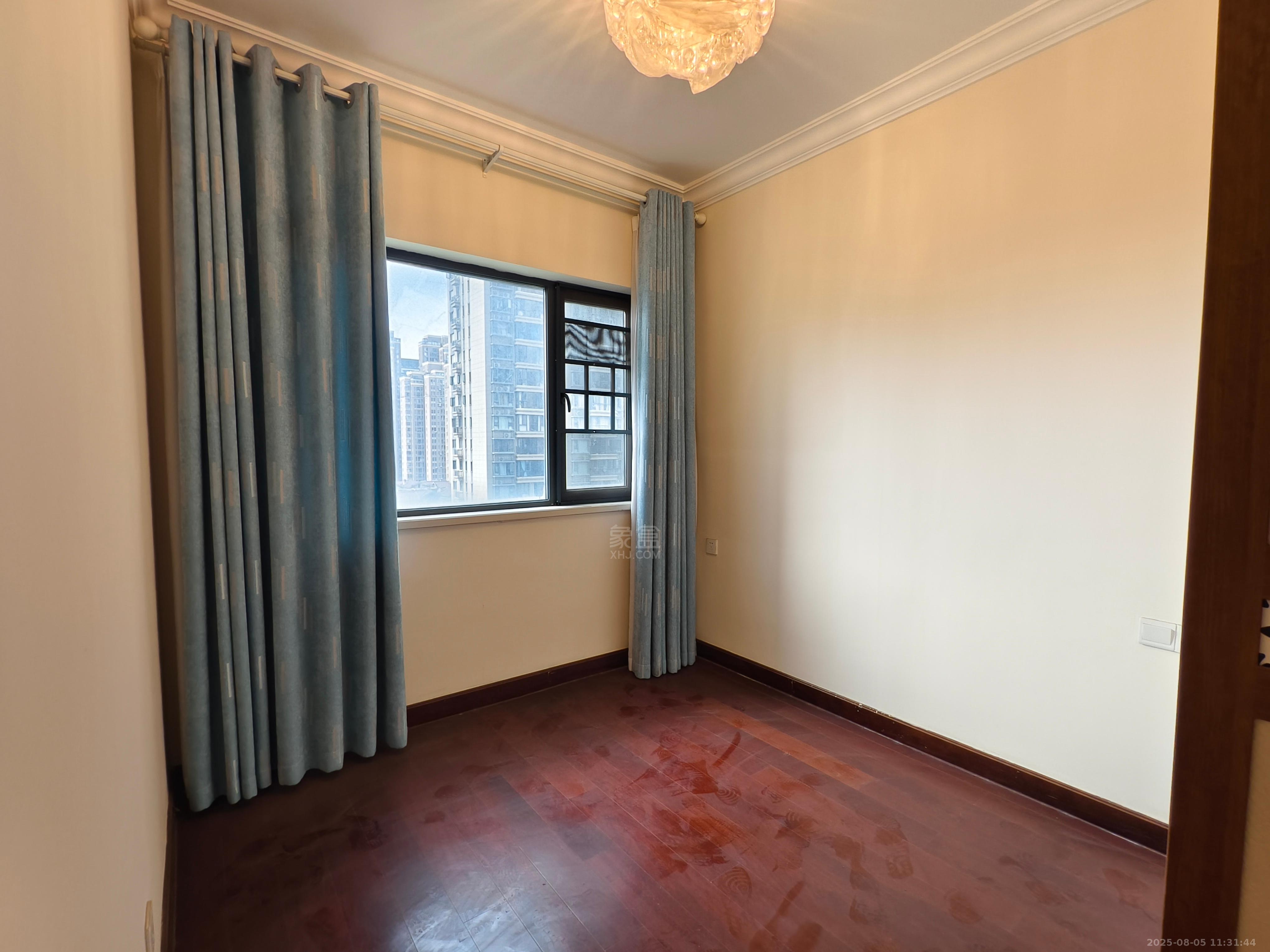 恒大华府  3室2厅2卫    2400.0元/月室内图