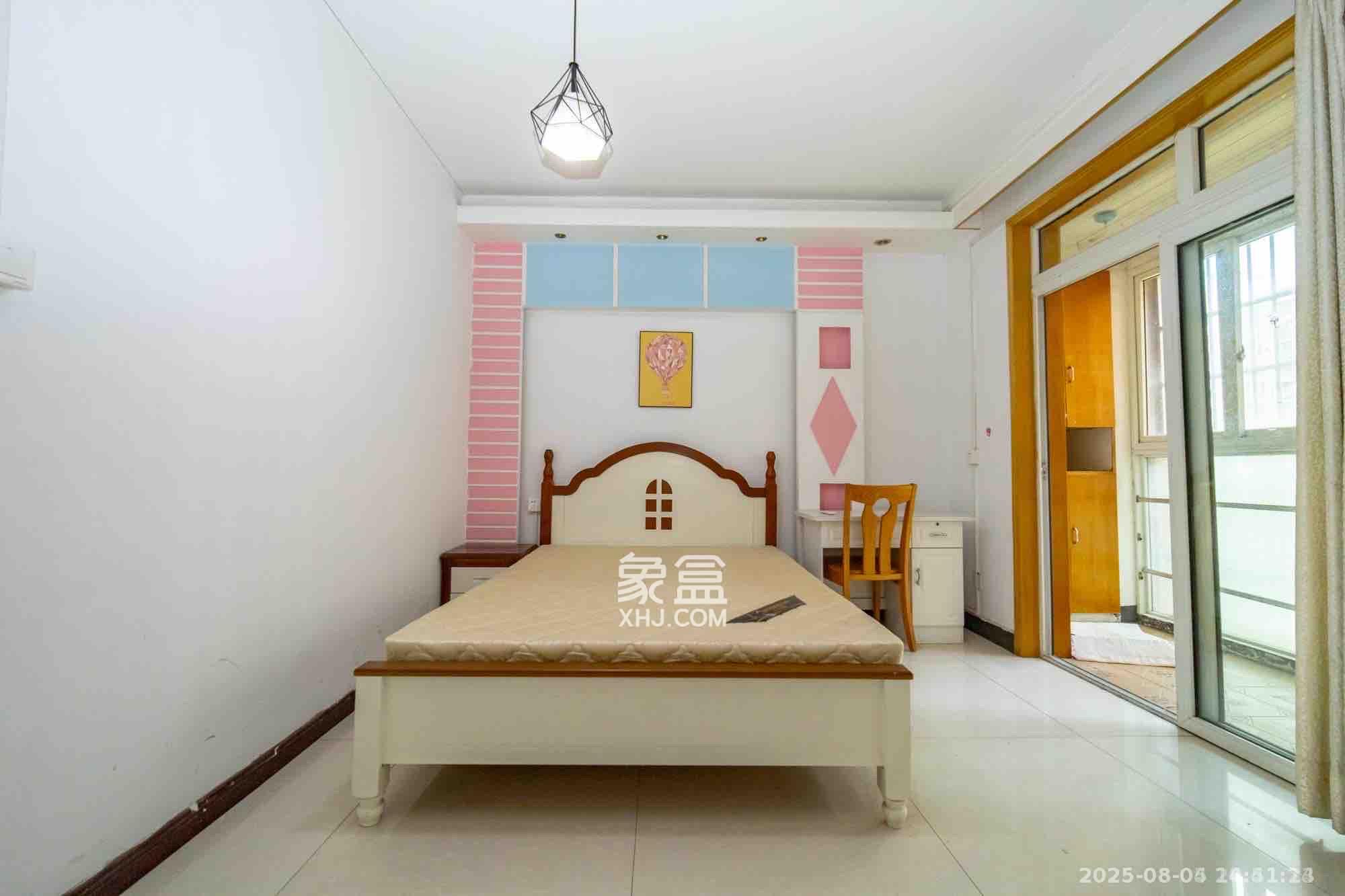 香槟小镇(香槟花苑) 3室2厅1卫 2800.0元/月 香槟小镇(香槟花苑) 3室2厅1卫 2800.0元/月室内图