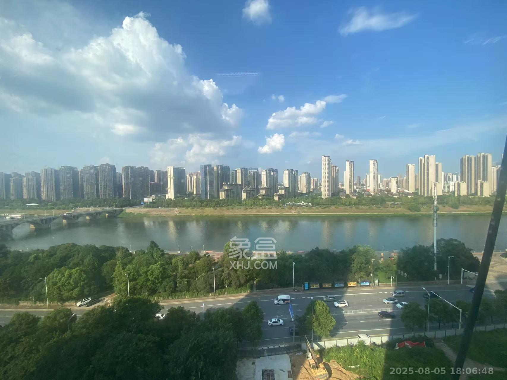 鑫科明珠  4室2厅2卫   3500.00元/月室内图