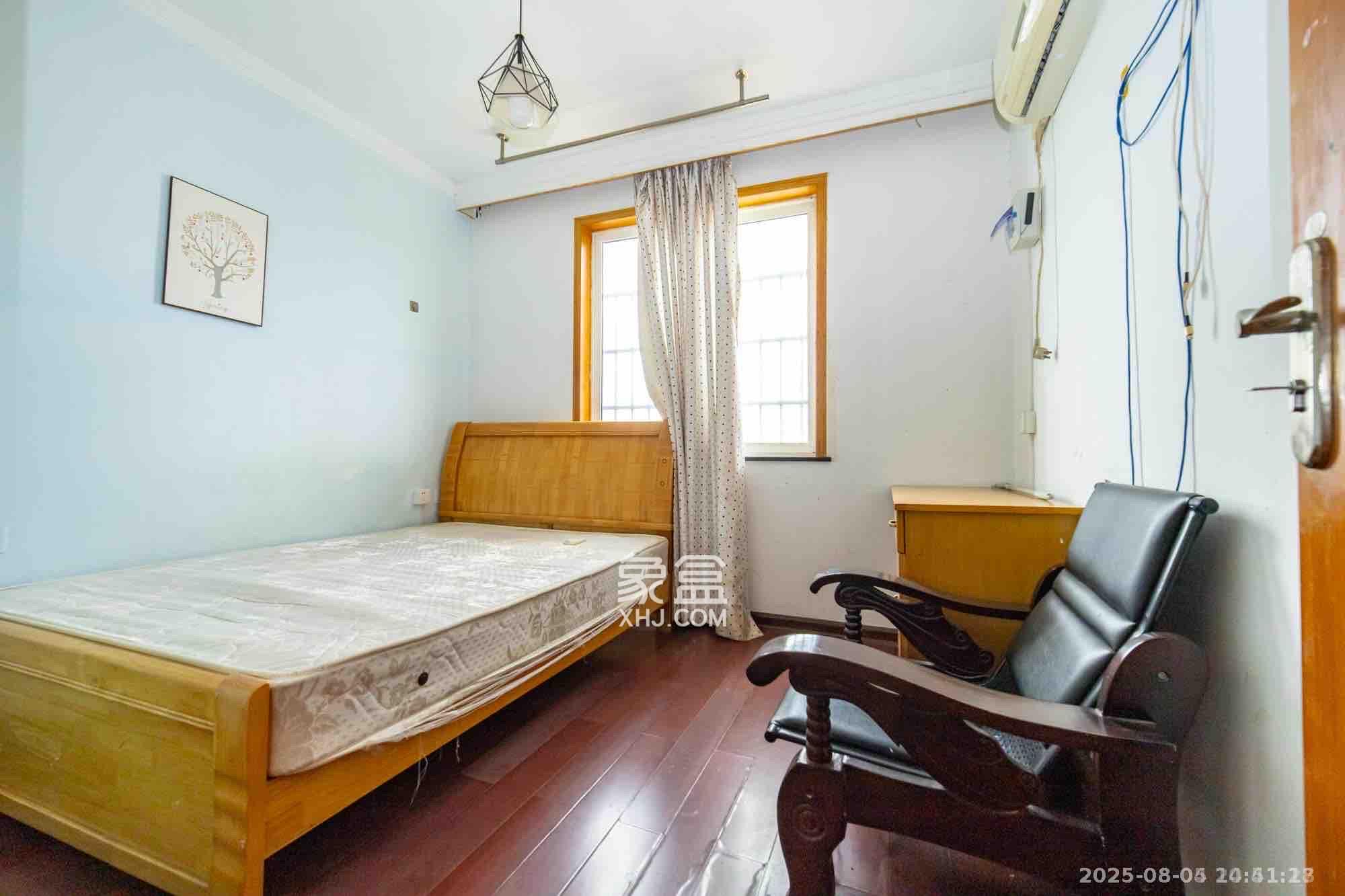 香槟小镇(香槟花苑）  3室2厅1卫    2800.0元/月室内图