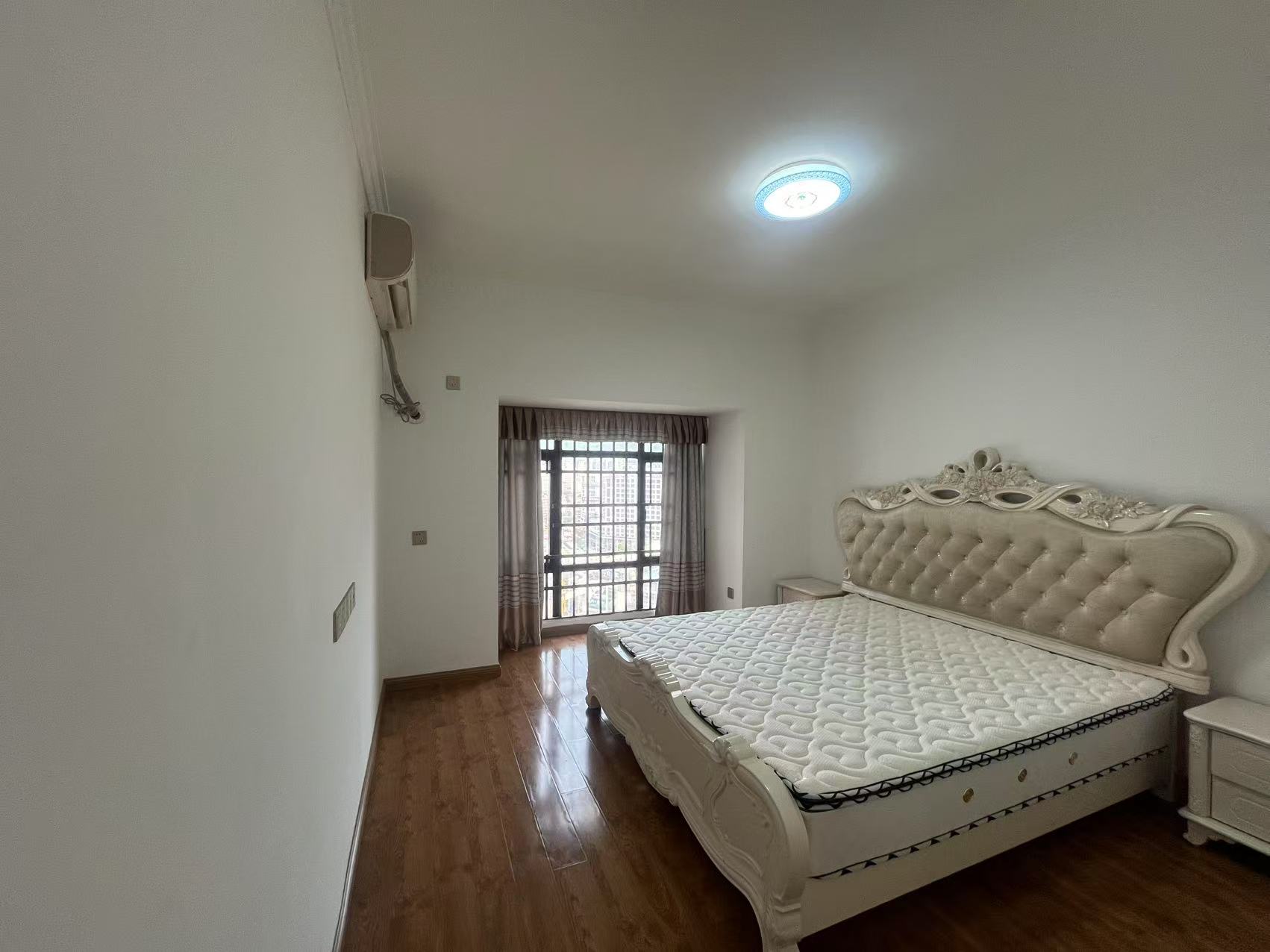 华天城小区 3室2厅2卫 2700.0元/月 华天城小区 3室2厅2卫 2700.0元/月室内图