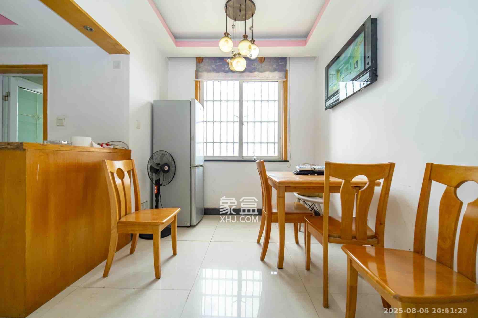 香槟小镇(香槟花苑) 3室2厅1卫 2800.0元/月 香槟小镇(香槟花苑) 3室2厅1卫 2800.0元/月室内图