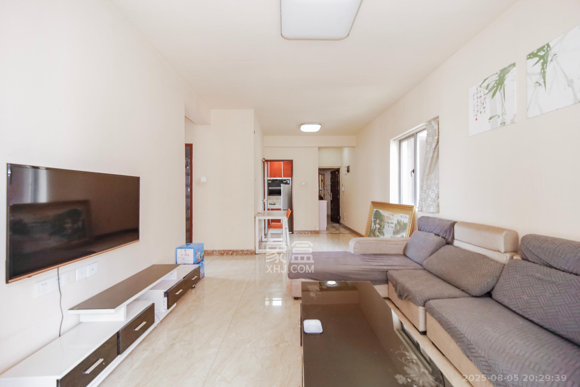 上海城小区  3室2厅1卫    69.8万客厅