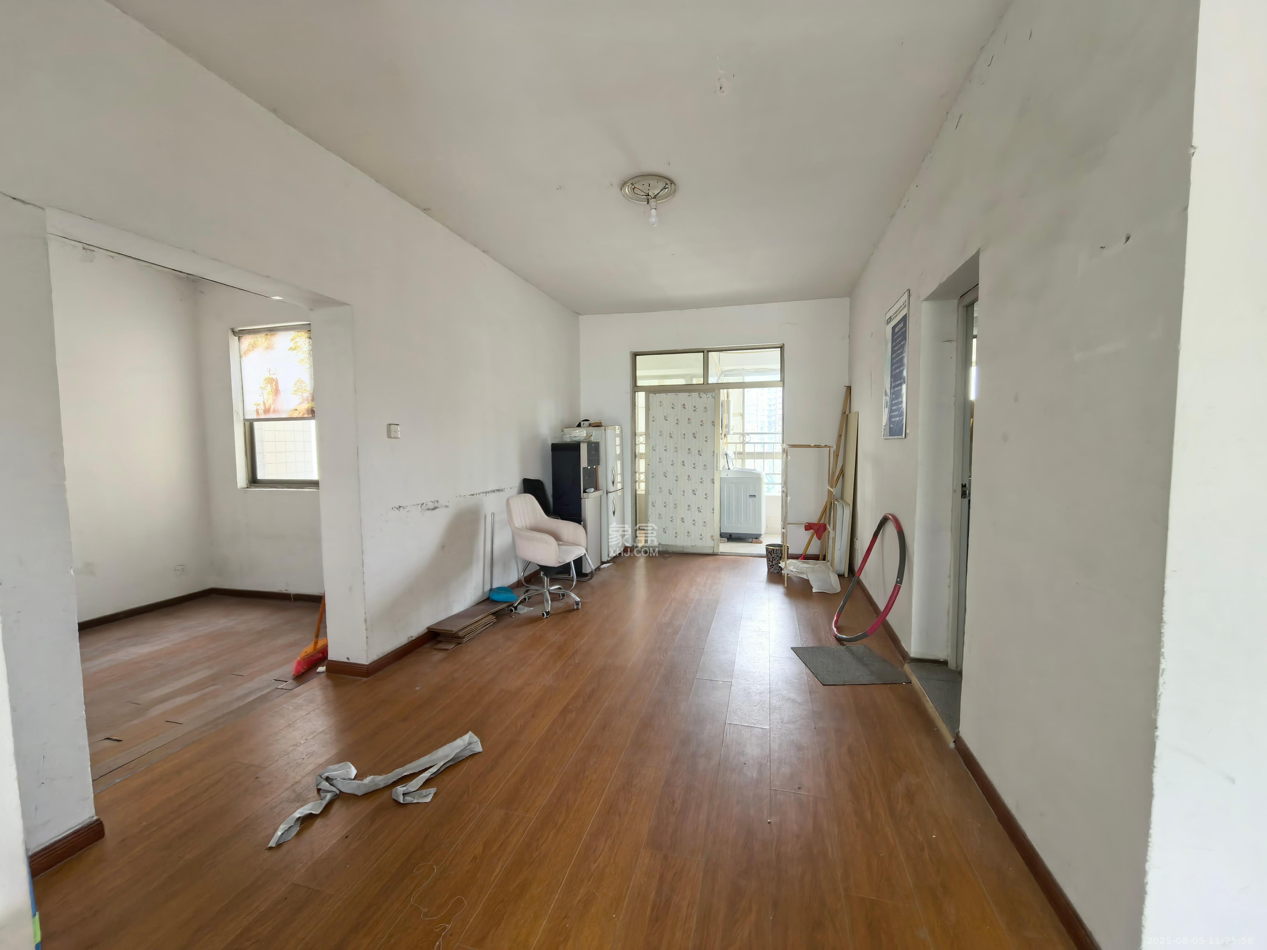 润沁园(润沁公馆) 5室2厅2卫 3000.0元/月 润沁园(润沁公馆) 5室2厅2卫 3000.0元/月室内图