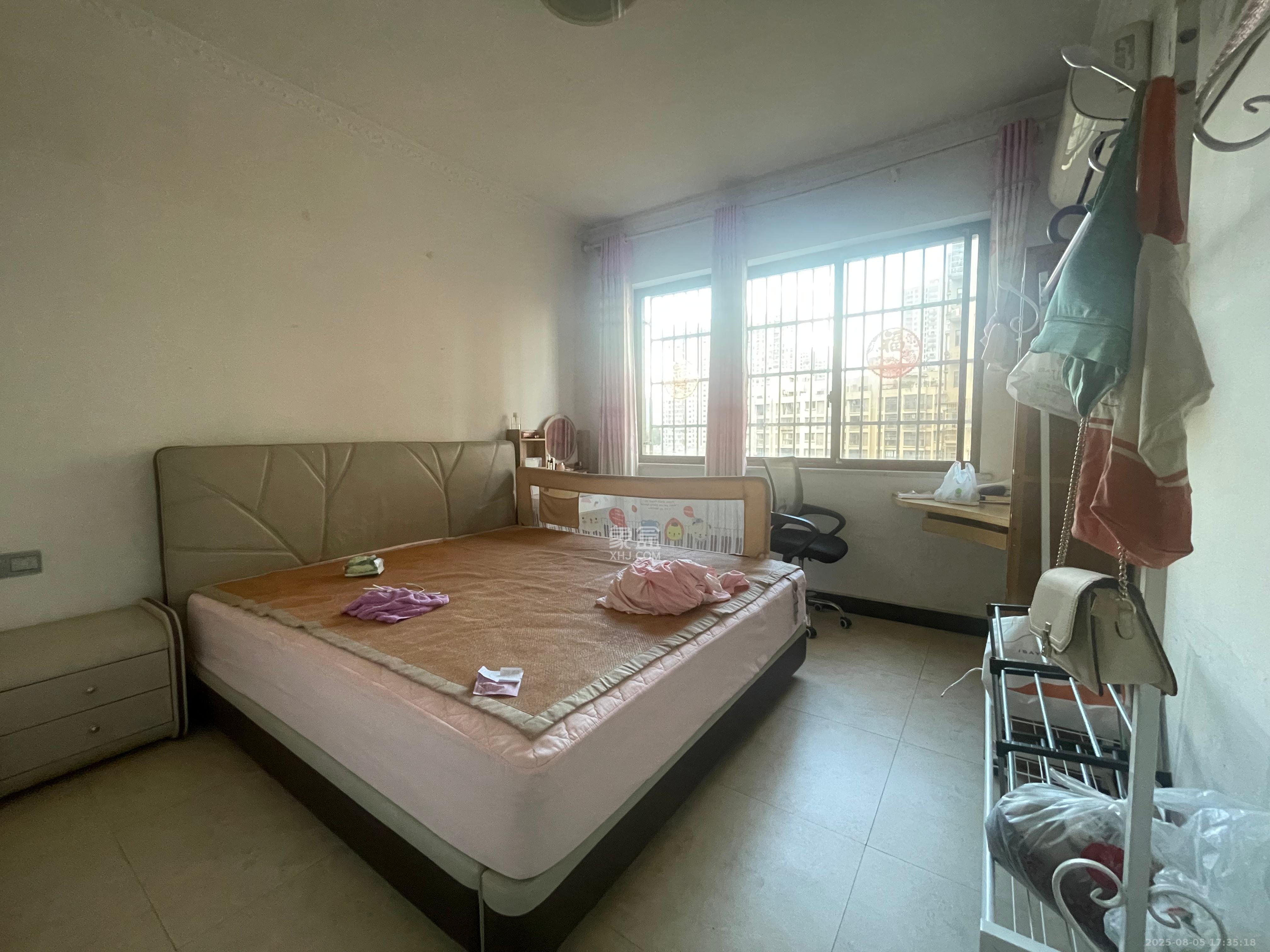 四季星城  3室2厅2卫    1800.0元/月室内图