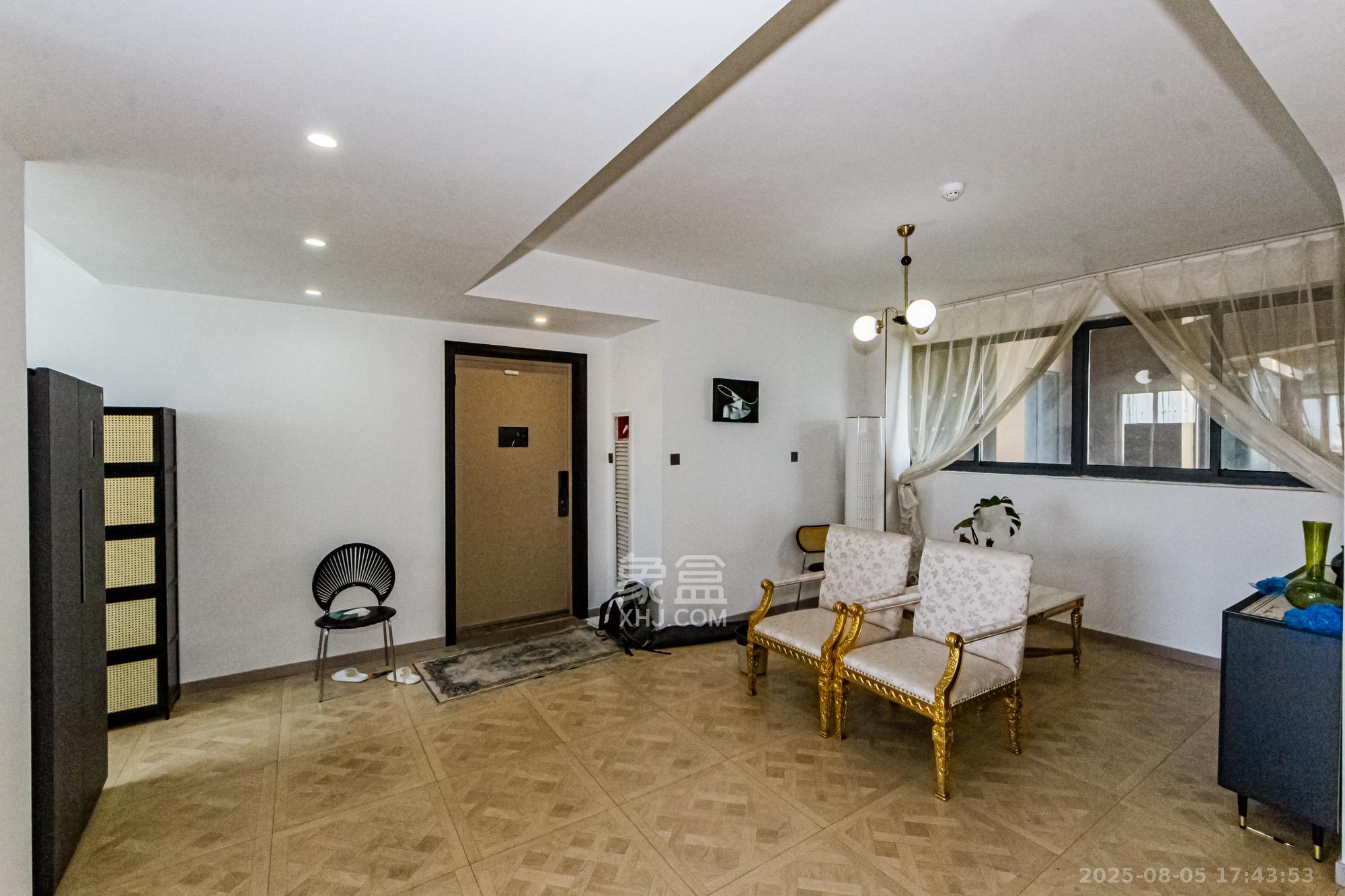 湘江世纪城富湾国际 4室2厅3卫 380.00万 湘江世纪城富湾国际 4室2厅3卫 380.00万客厅