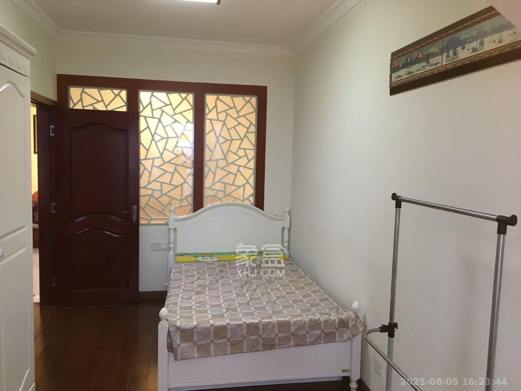 五一大道202(中环壹世界) 3室2厅1卫 3360.0元/月 五一大道202(中环壹世界) 3室2厅1卫 3360.0元/月室内图