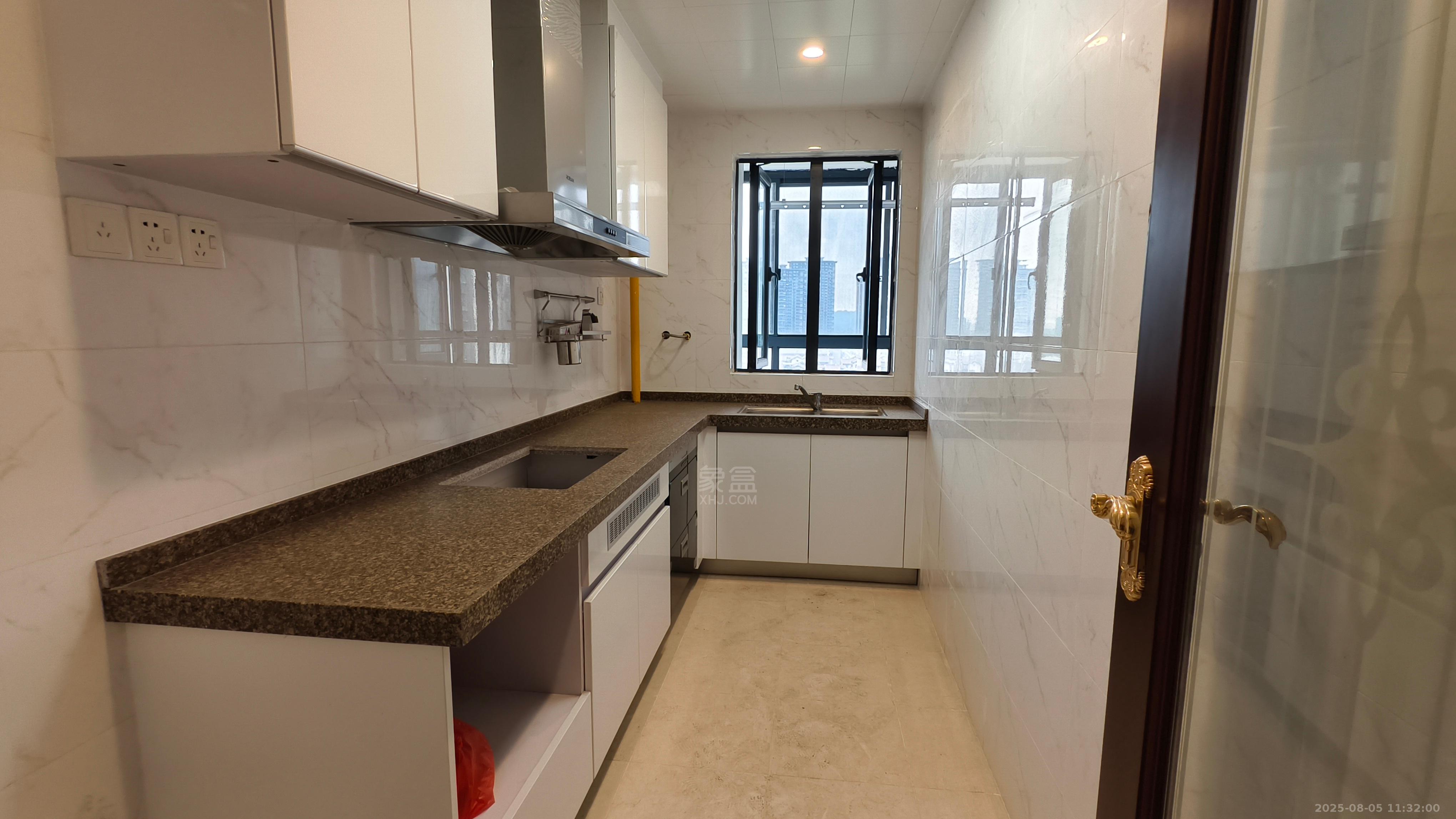 恒大华府  3室2厅2卫    2400.0元/月室内图