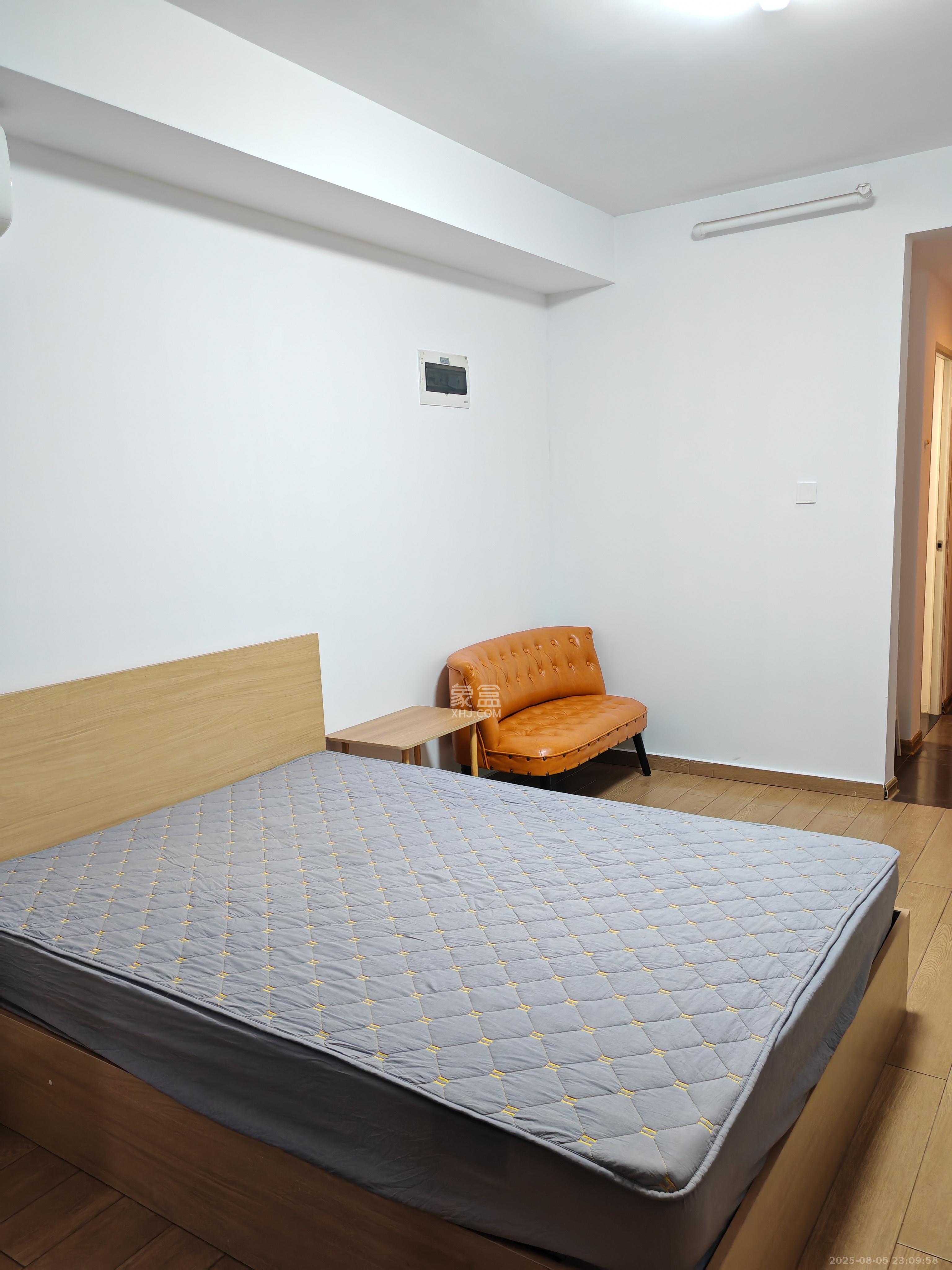 万科白鹭郡  1室1厅1卫    1300.0元/月 万科白鹭郡  1室1厅1卫    1300.0元/月