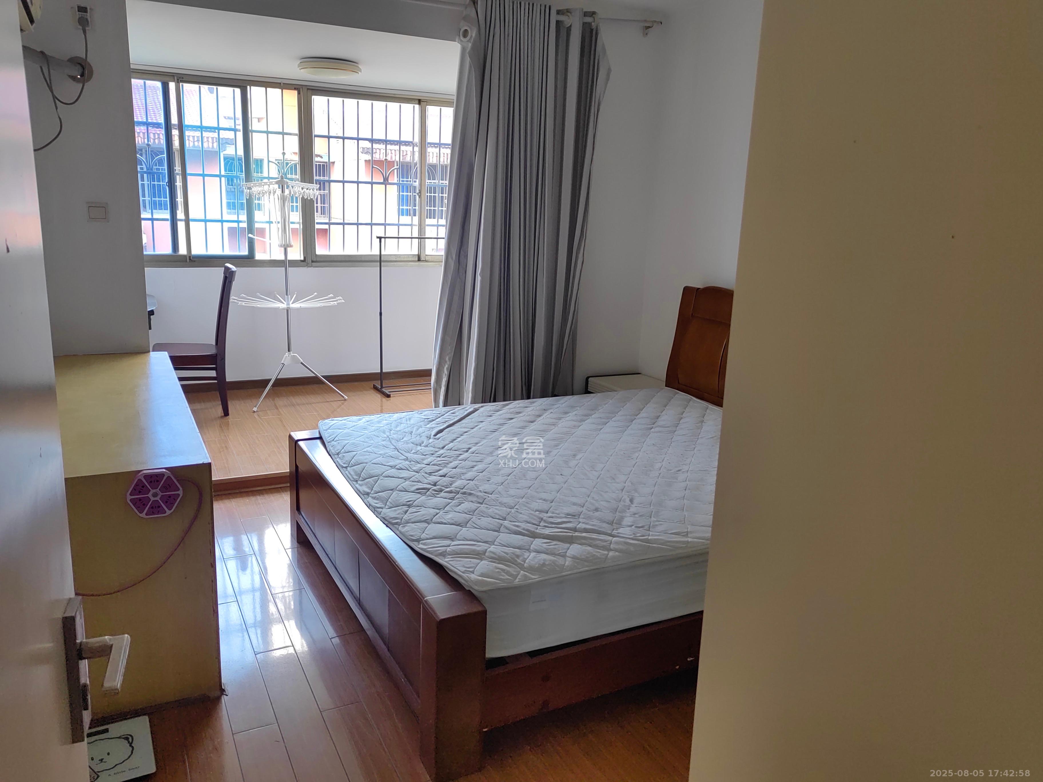 阳明山庄 4室2厅2卫 2000.0元/月 阳明山庄 4室2厅2卫 2000.0元/月室内图