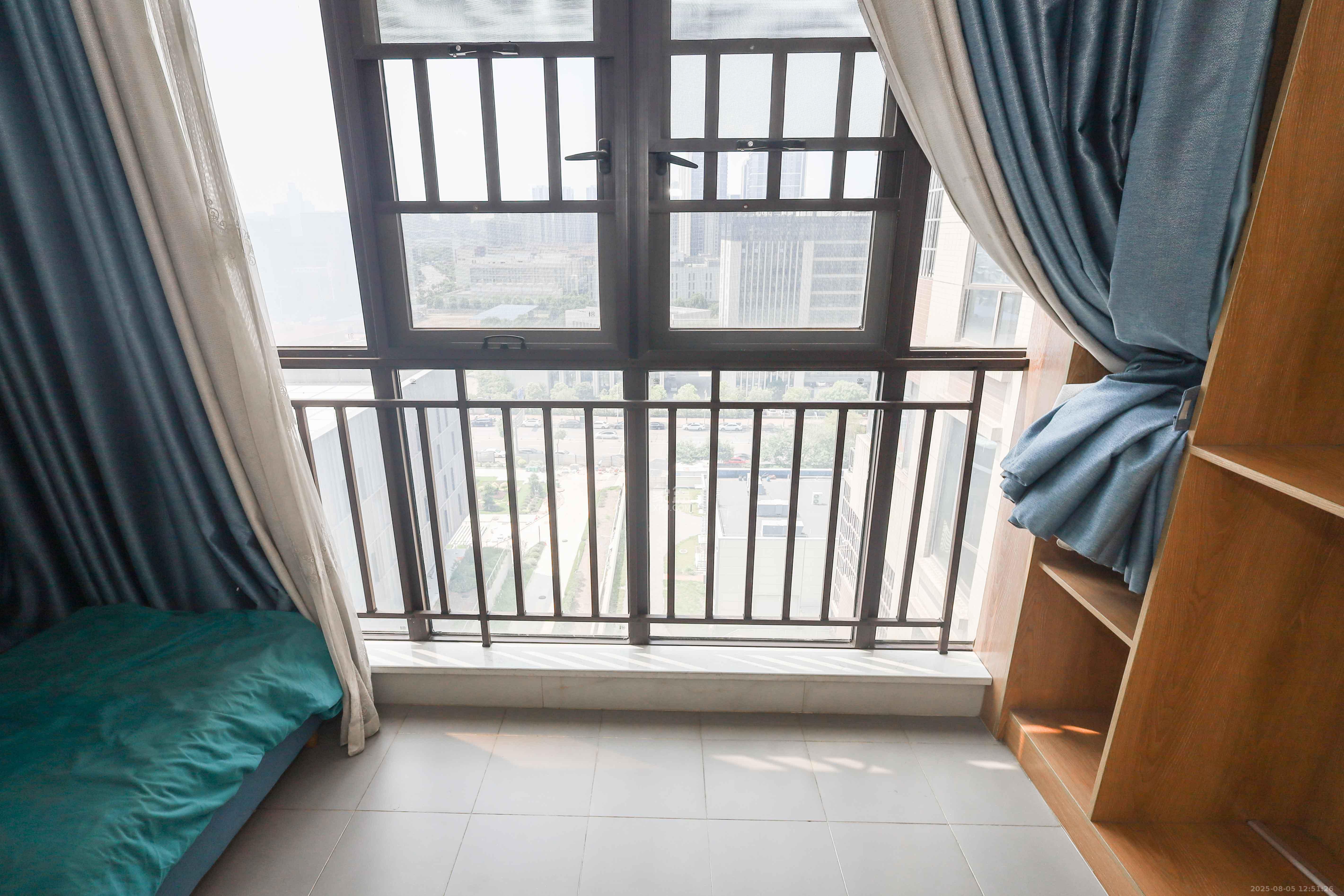 麓谷星辰  4室2厅2卫    112.0万阳台