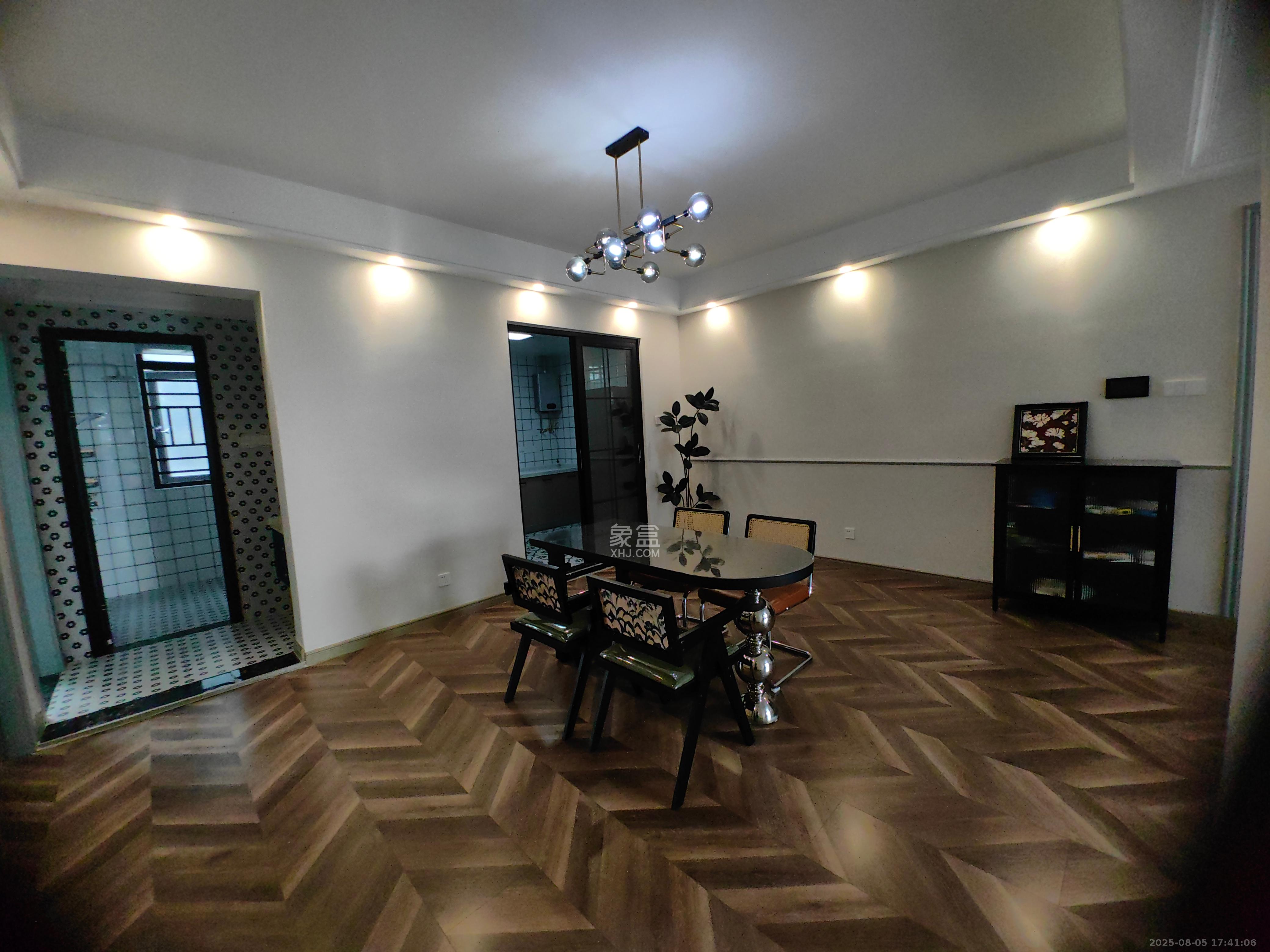 建发央玺(建发泱玺雅苑) 4室2厅1卫 8500.0元/月 建发央玺(建发泱玺雅苑) 4室2厅1卫 8500.0元/月室内图