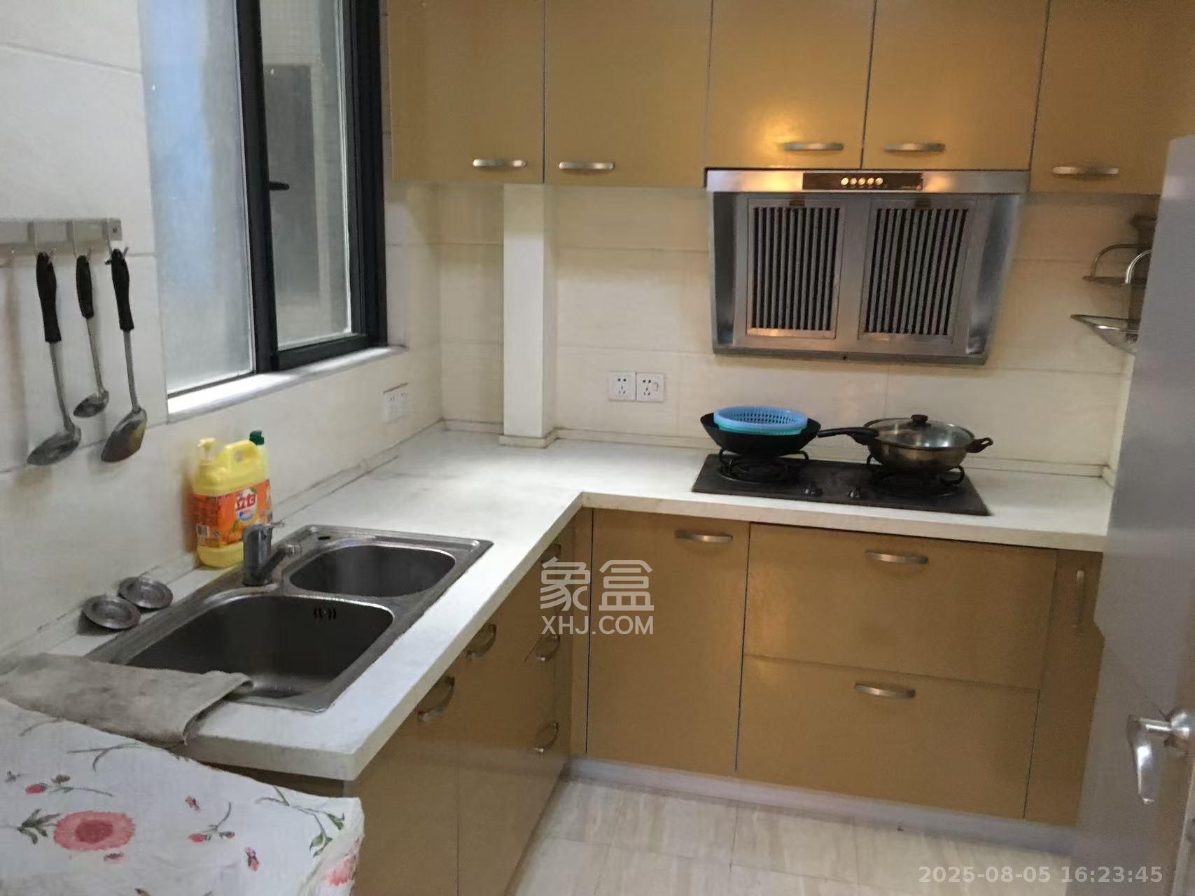 五一大道202(中环壹世界) 3室2厅1卫 3360.0元/月 五一大道202(中环壹世界) 3室2厅1卫 3360.0元/月室内图