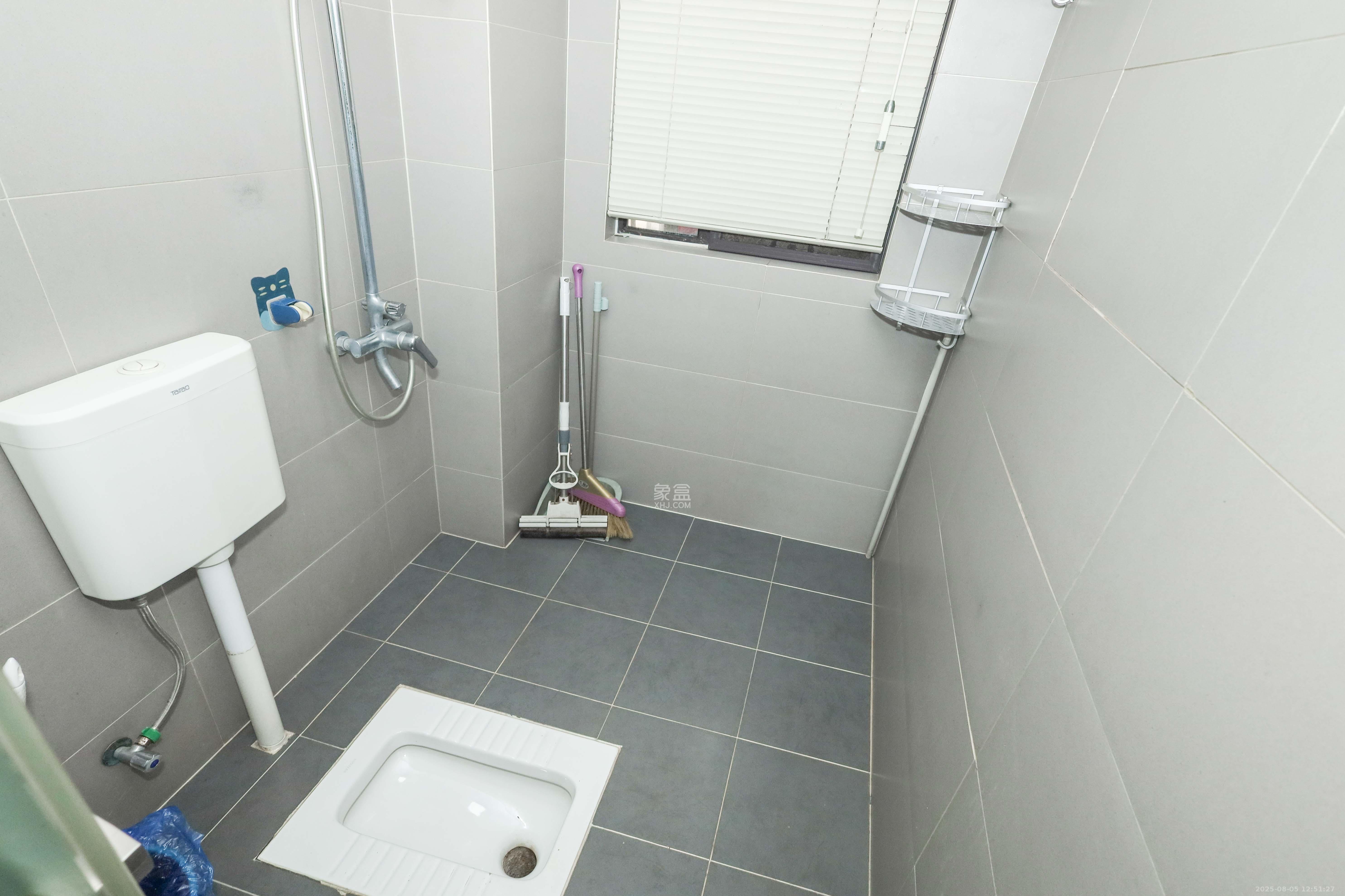 麓谷星辰  4室2厅2卫    112.0万卫生间