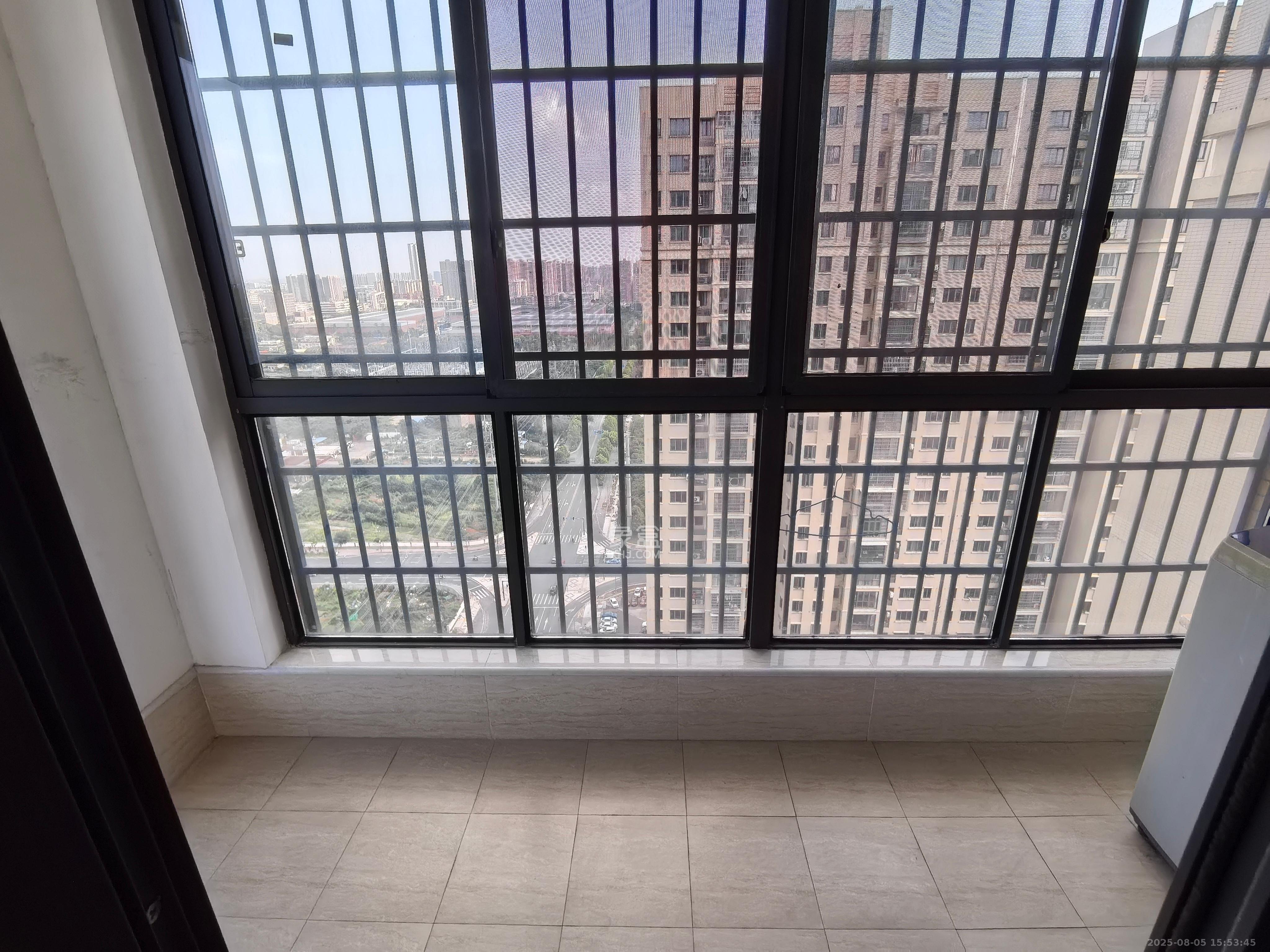 深业睿城 3室2厅2卫 2500.0元/月 深业睿城 3室2厅2卫 2500.0元/月室内图