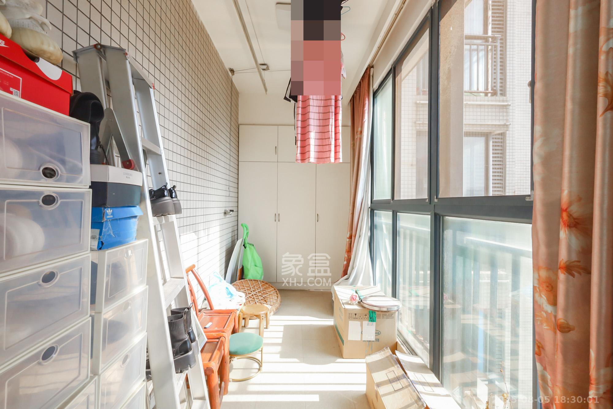 金麓国际  3室2厅1卫    138.0万阳台