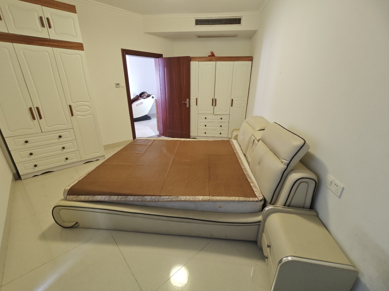 雅居园 4室3厅2卫 2100.0元/月 雅居园 4室3厅2卫 2100.0元/月室内图