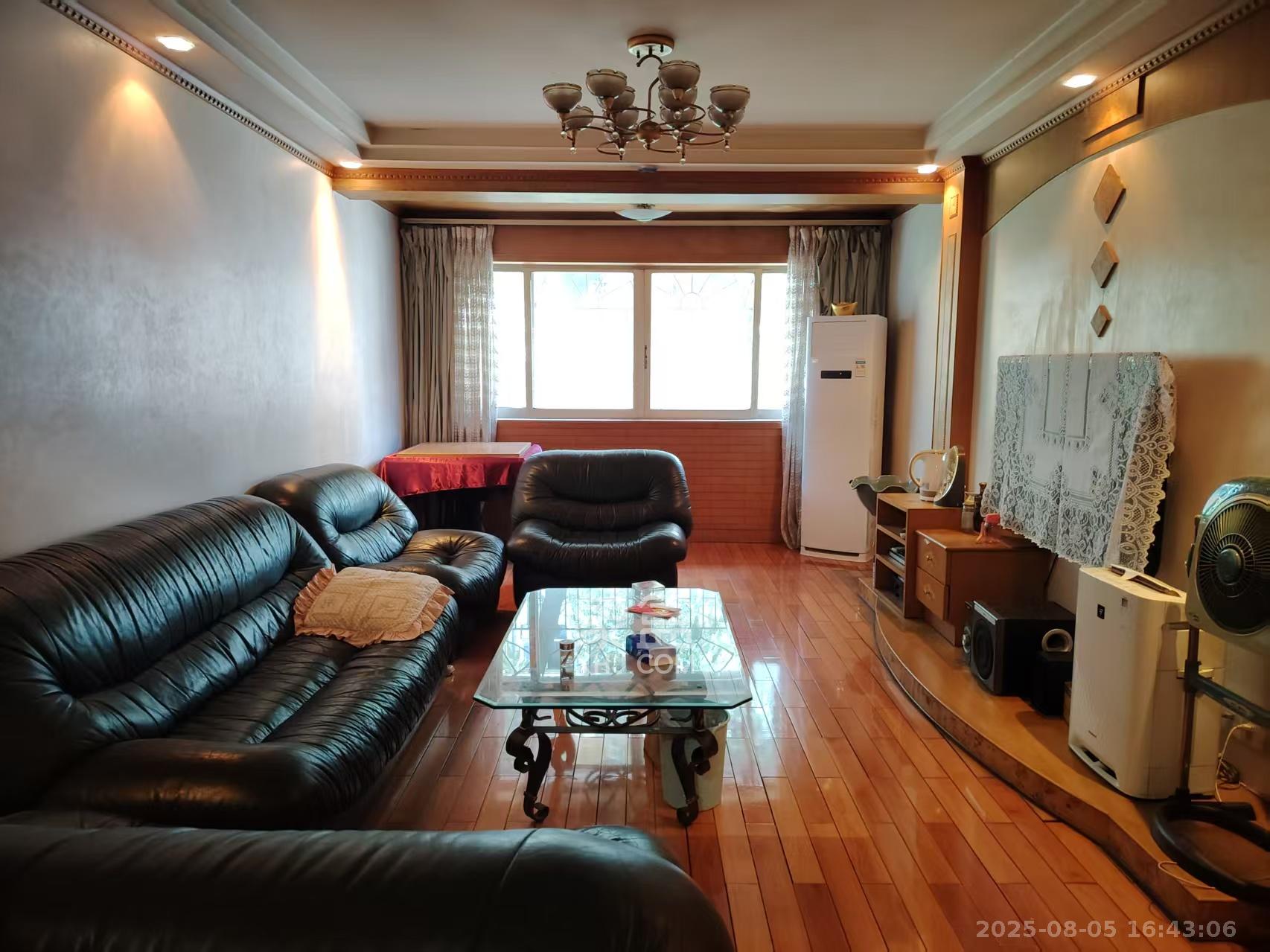 里仁坡散盘  2室2厅1卫    2600.0元/月 里仁坡散盘  2室2厅1卫    2600.0元/月