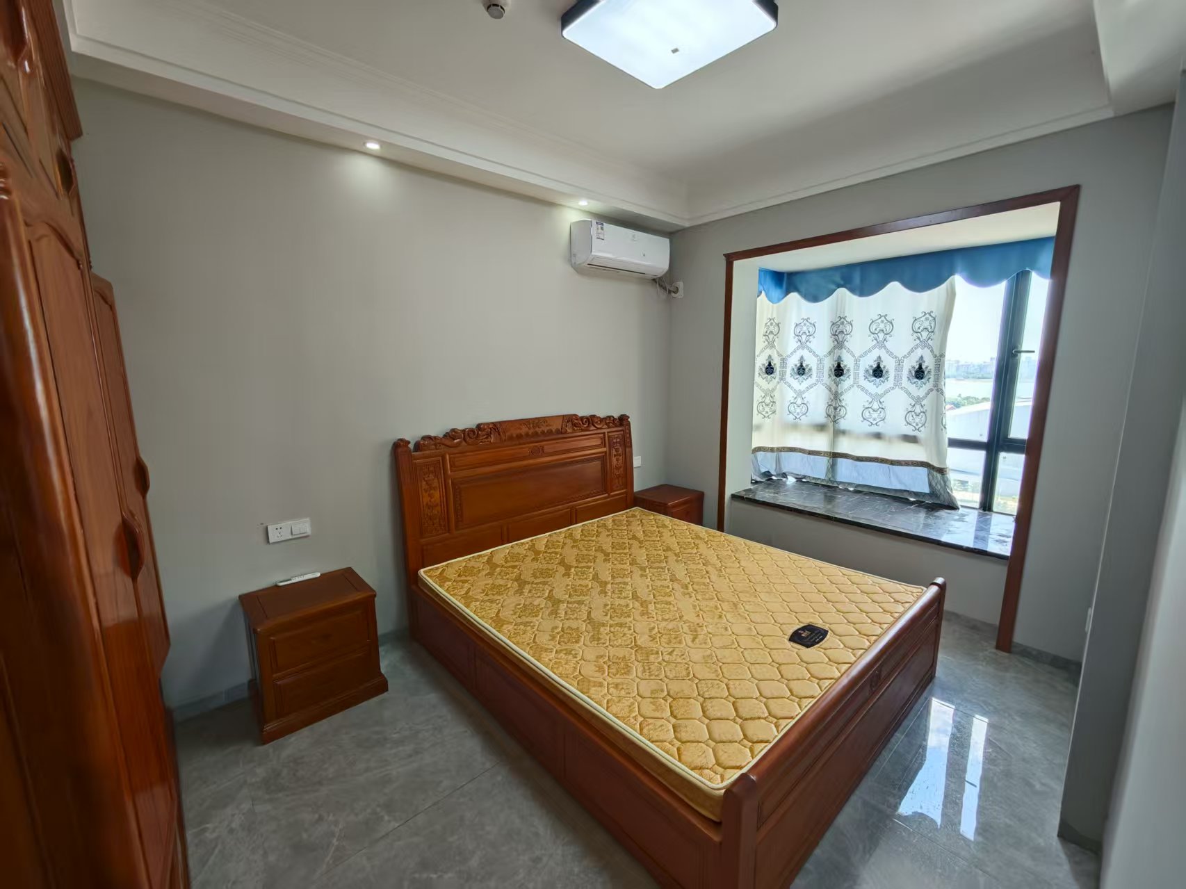 消防总队琼山住宅小区  3室2厅2卫    2800.0元/月室内图