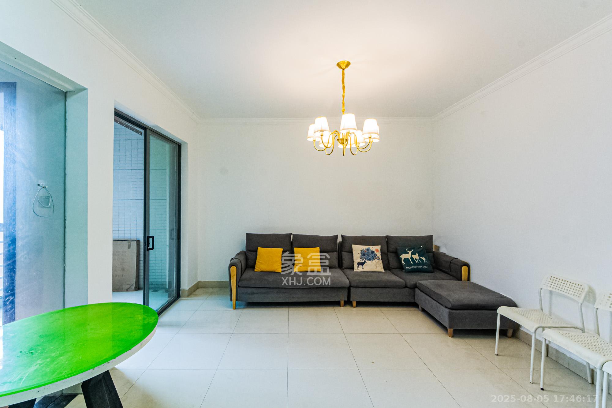 滨江君悦香邸 2室2厅1卫 88.0万 滨江君悦香邸 2室2厅1卫 88.0万客厅