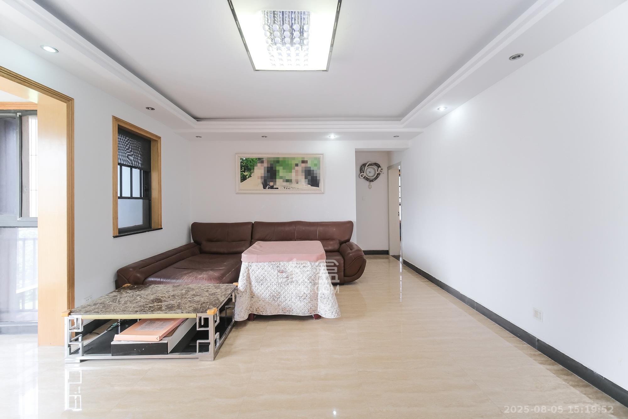 三一街区  3室2厅2卫   81.80万