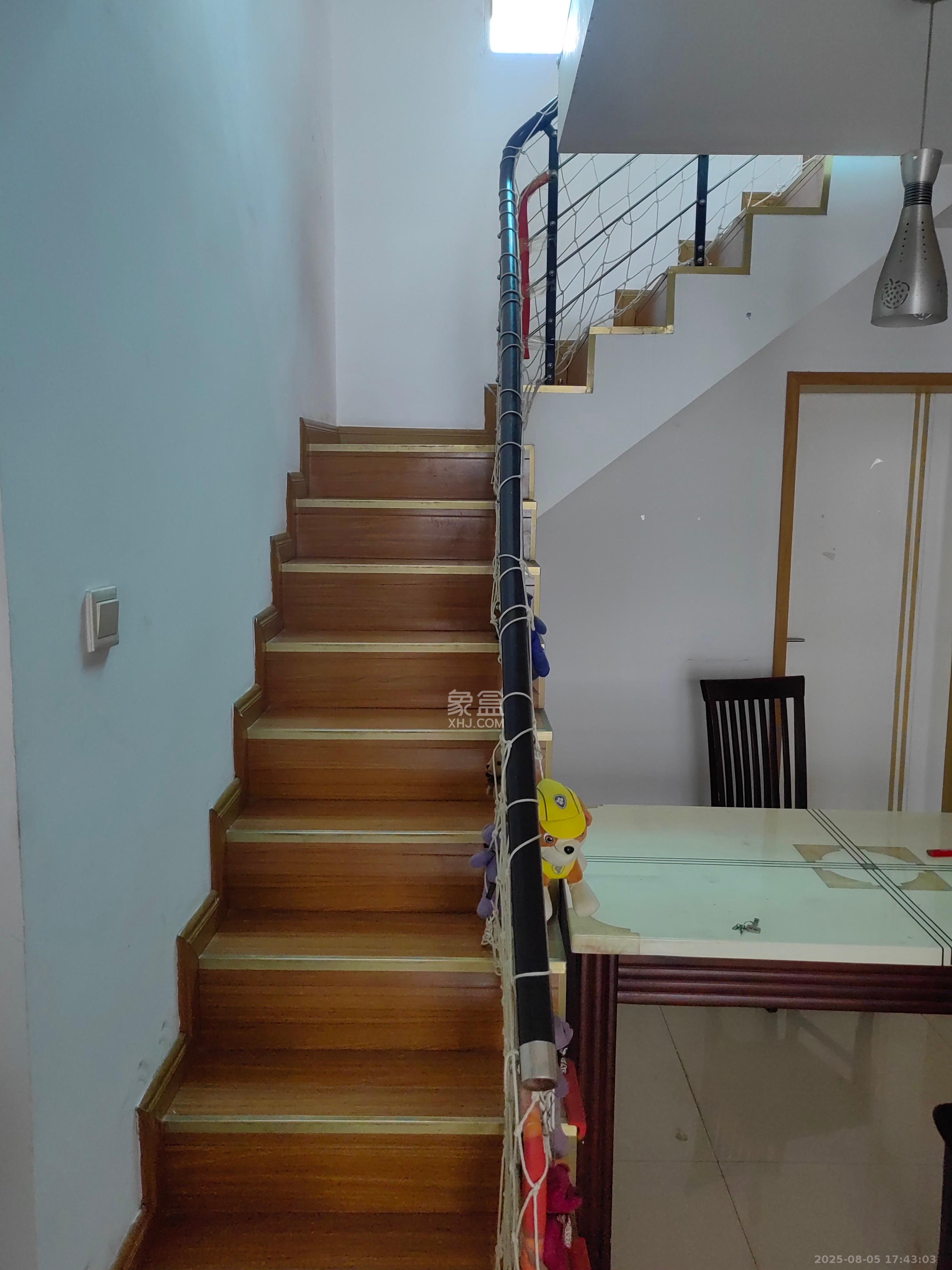 阳明山庄 4室2厅2卫 2000.0元/月 阳明山庄 4室2厅2卫 2000.0元/月室内图