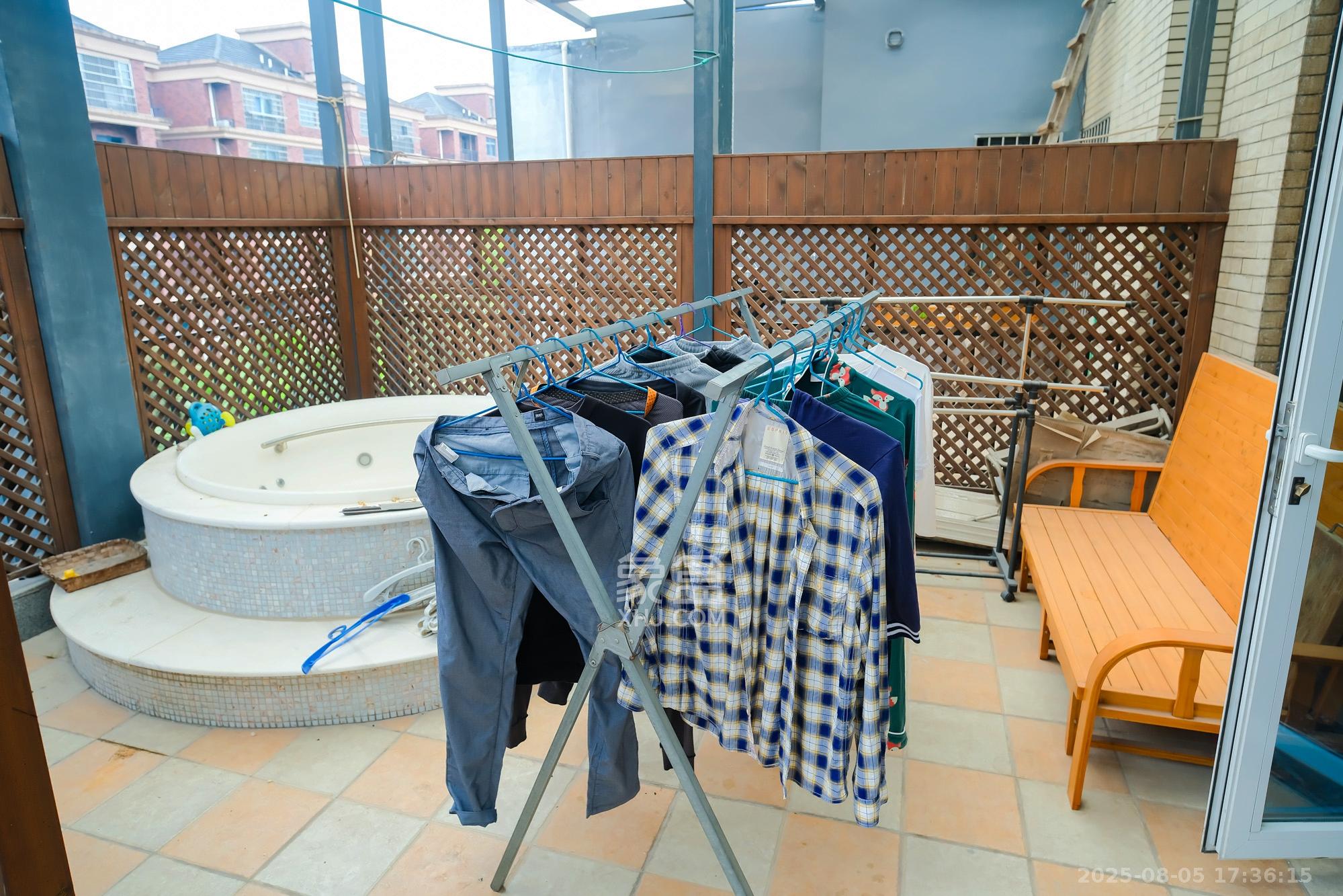 山水湾  1室2厅3卫    398.0万 山水湾  1室2厅3卫    398.0万阳台