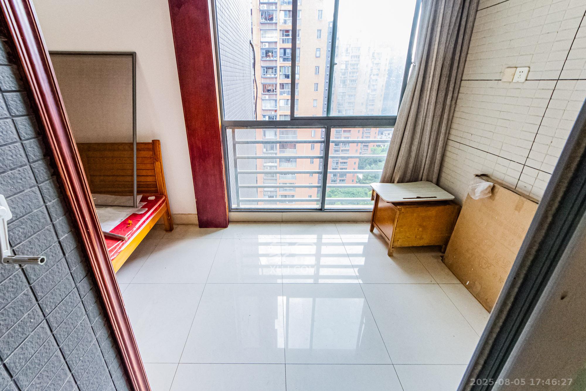 滨江君悦香邸  2室2厅1卫    88.0万阳台