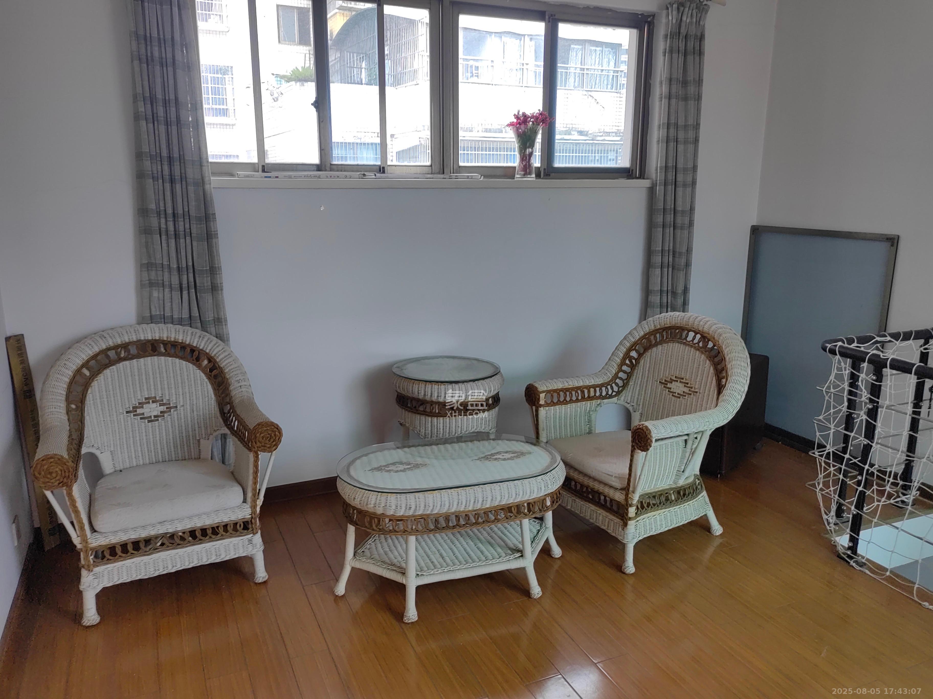 阳明山庄 4室2厅2卫 2000.0元/月 阳明山庄 4室2厅2卫 2000.0元/月室内图