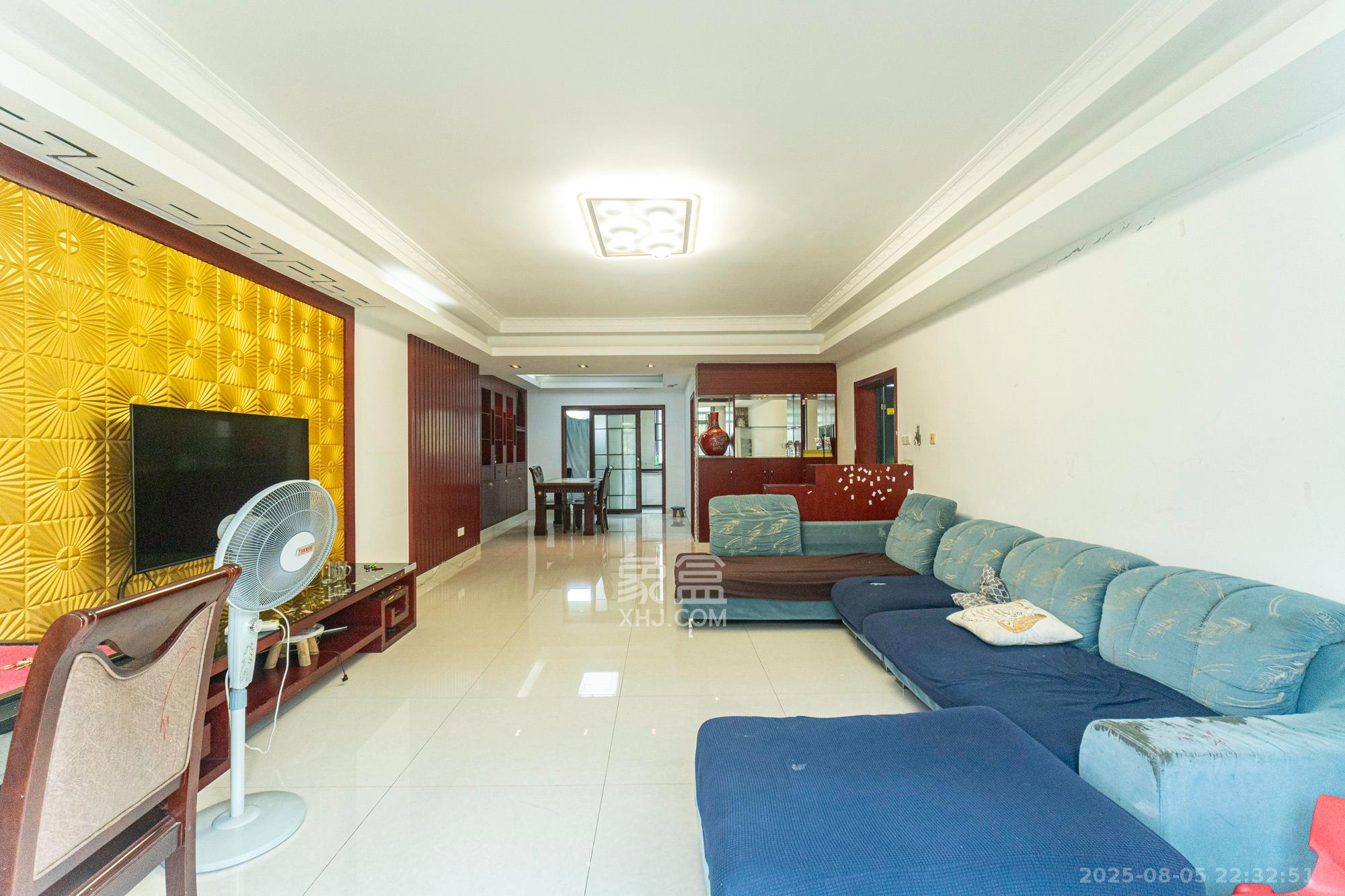 美林水郡  3室2厅2卫    106.8万 美林水郡  3室2厅2卫    106.8万客厅